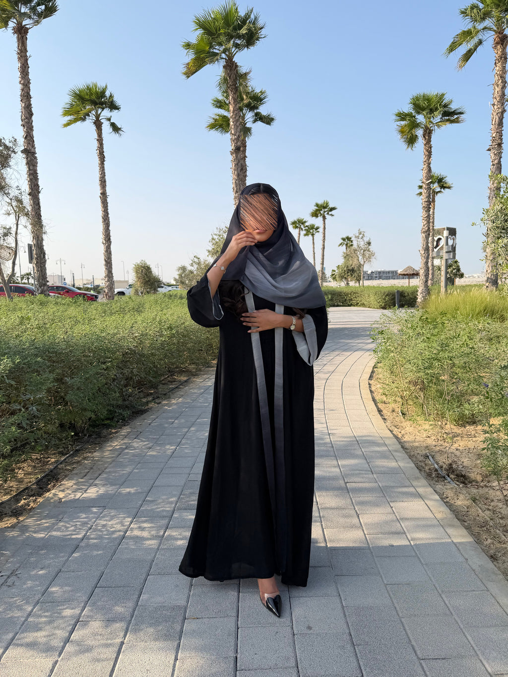 عبايه القمر ( تنلبس من الجهتين )