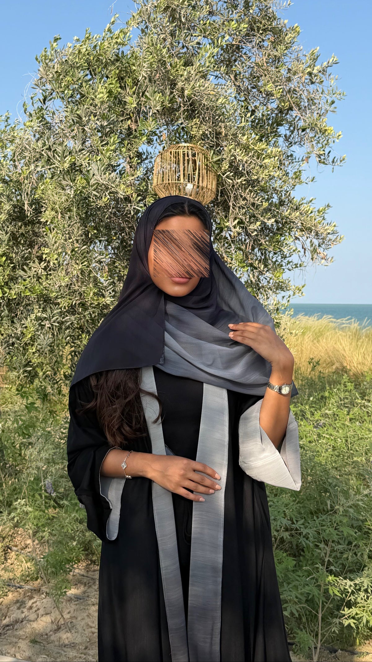 عبايه القمر ( تنلبس من الجهتين )