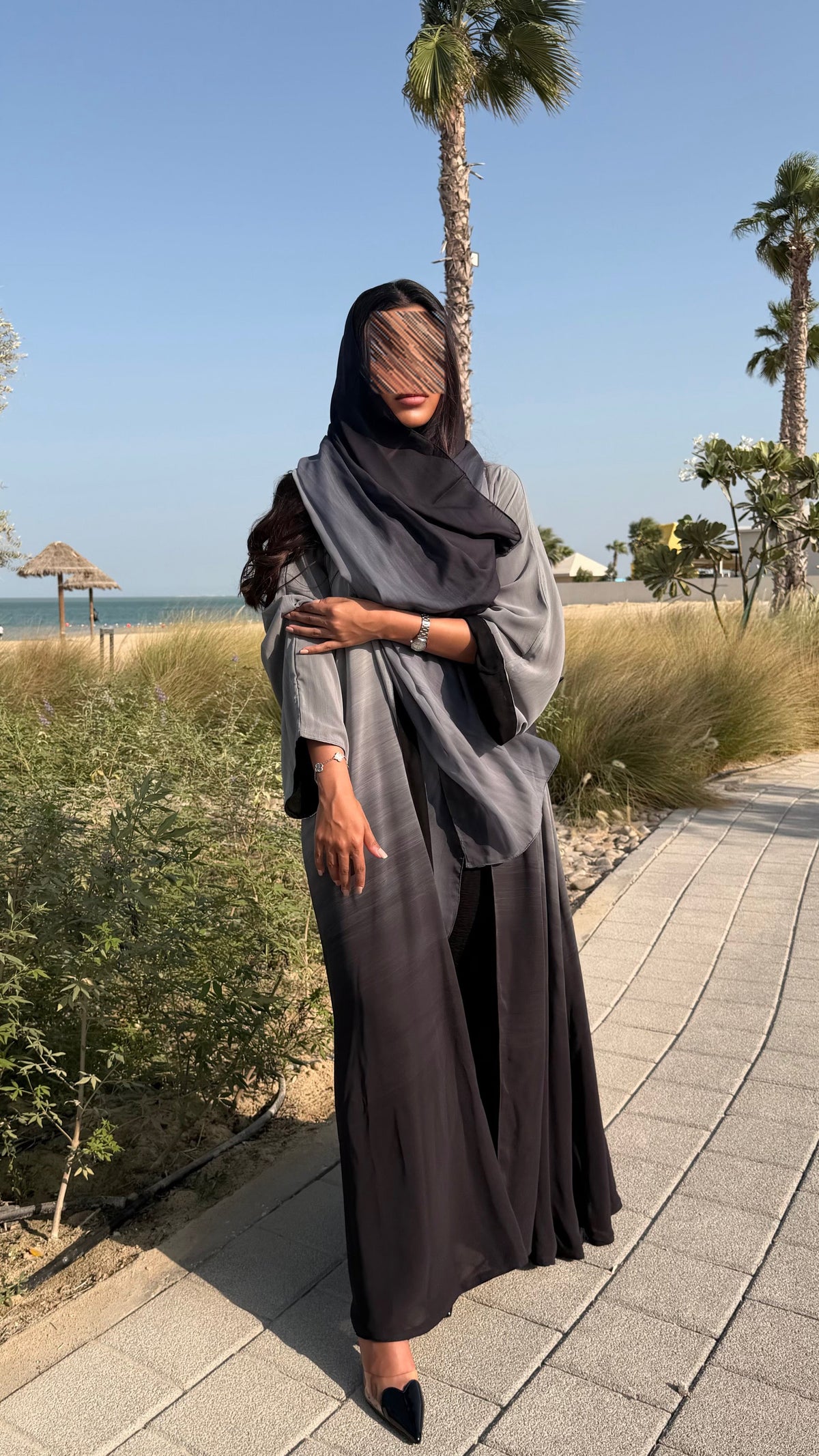 عبايه القمر ( تنلبس من الجهتين )