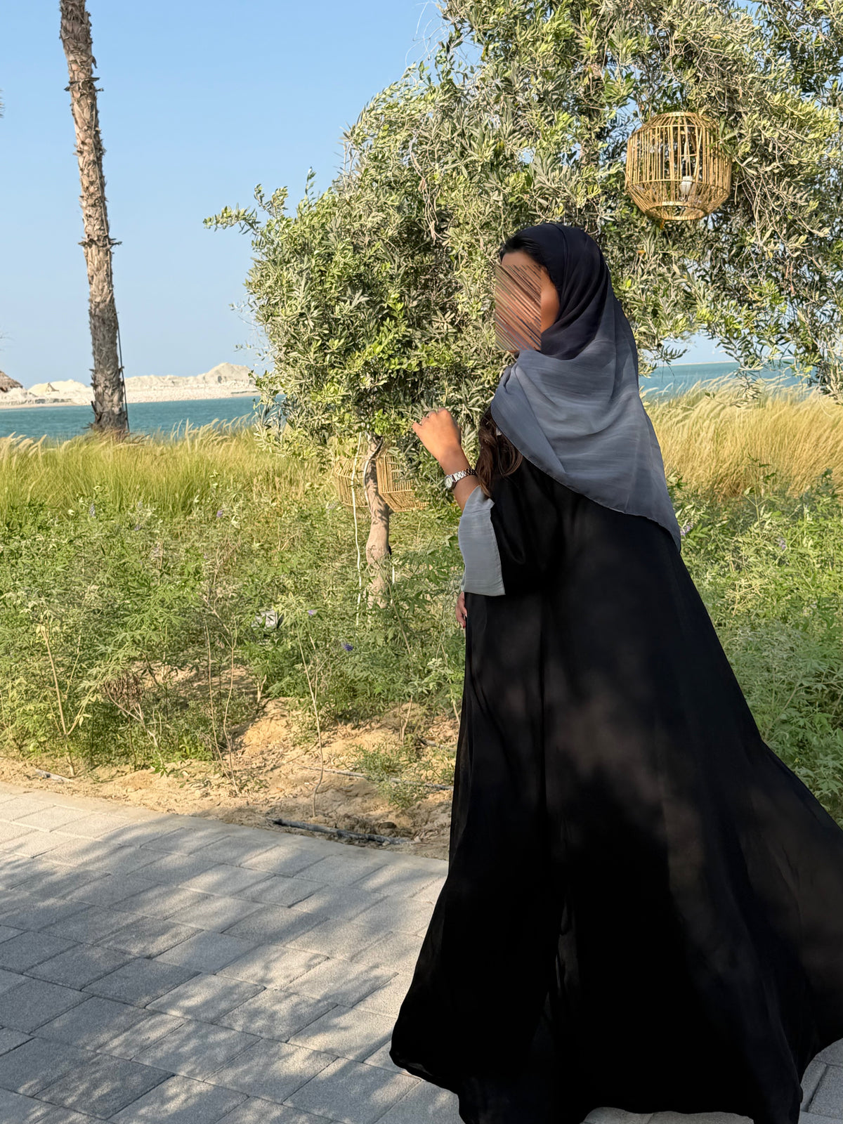 عبايه القمر ( تنلبس من الجهتين )