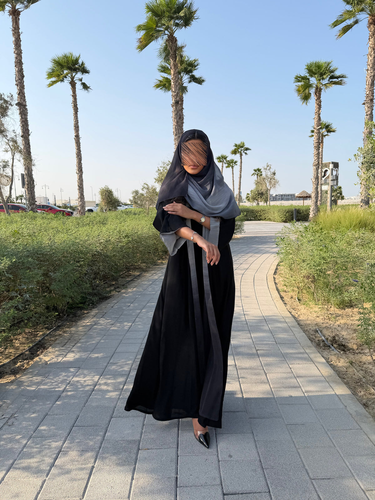 عبايه القمر ( تنلبس من الجهتين )