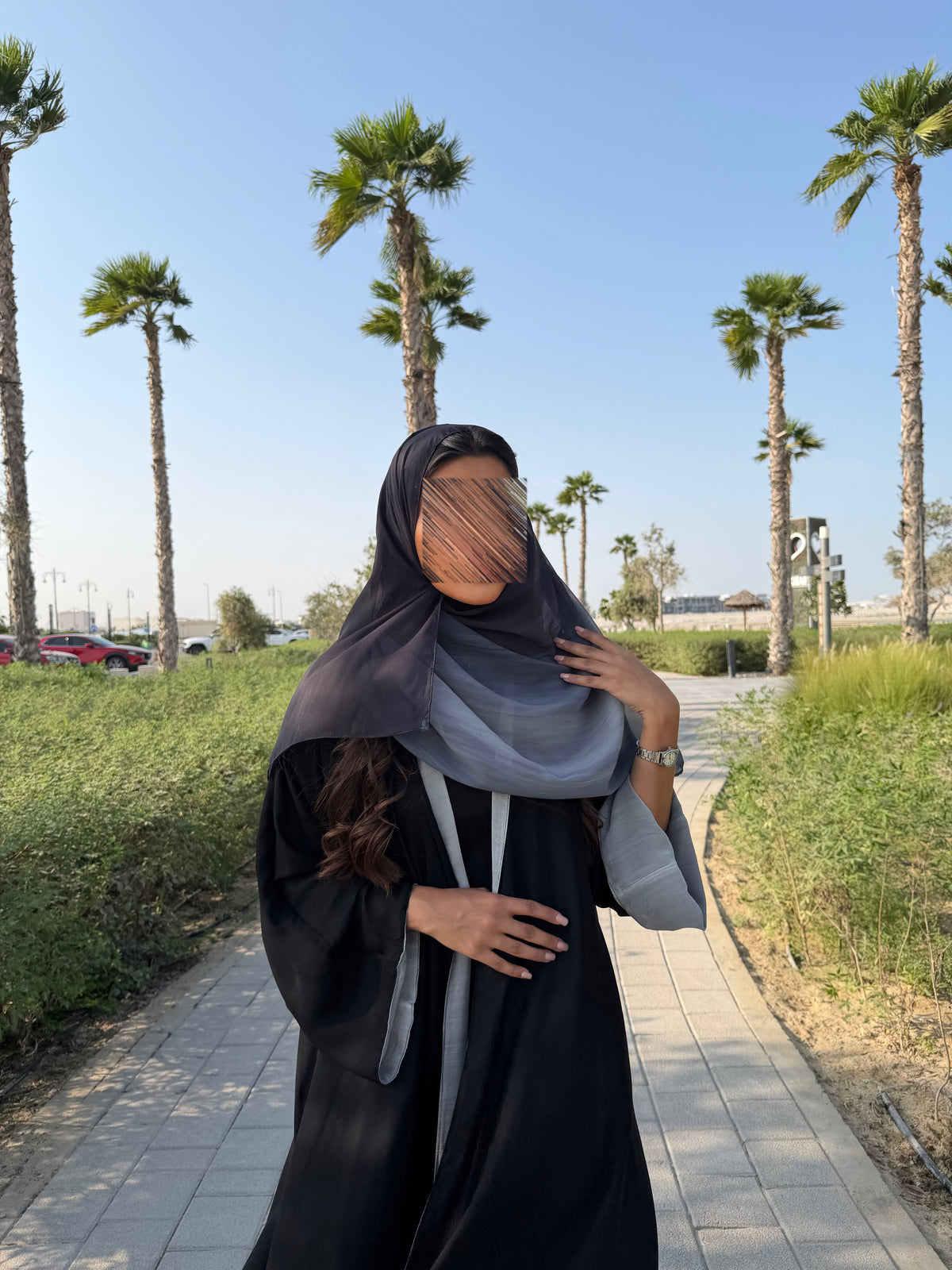 عبايه القمر ( تنلبس من الجهتين )