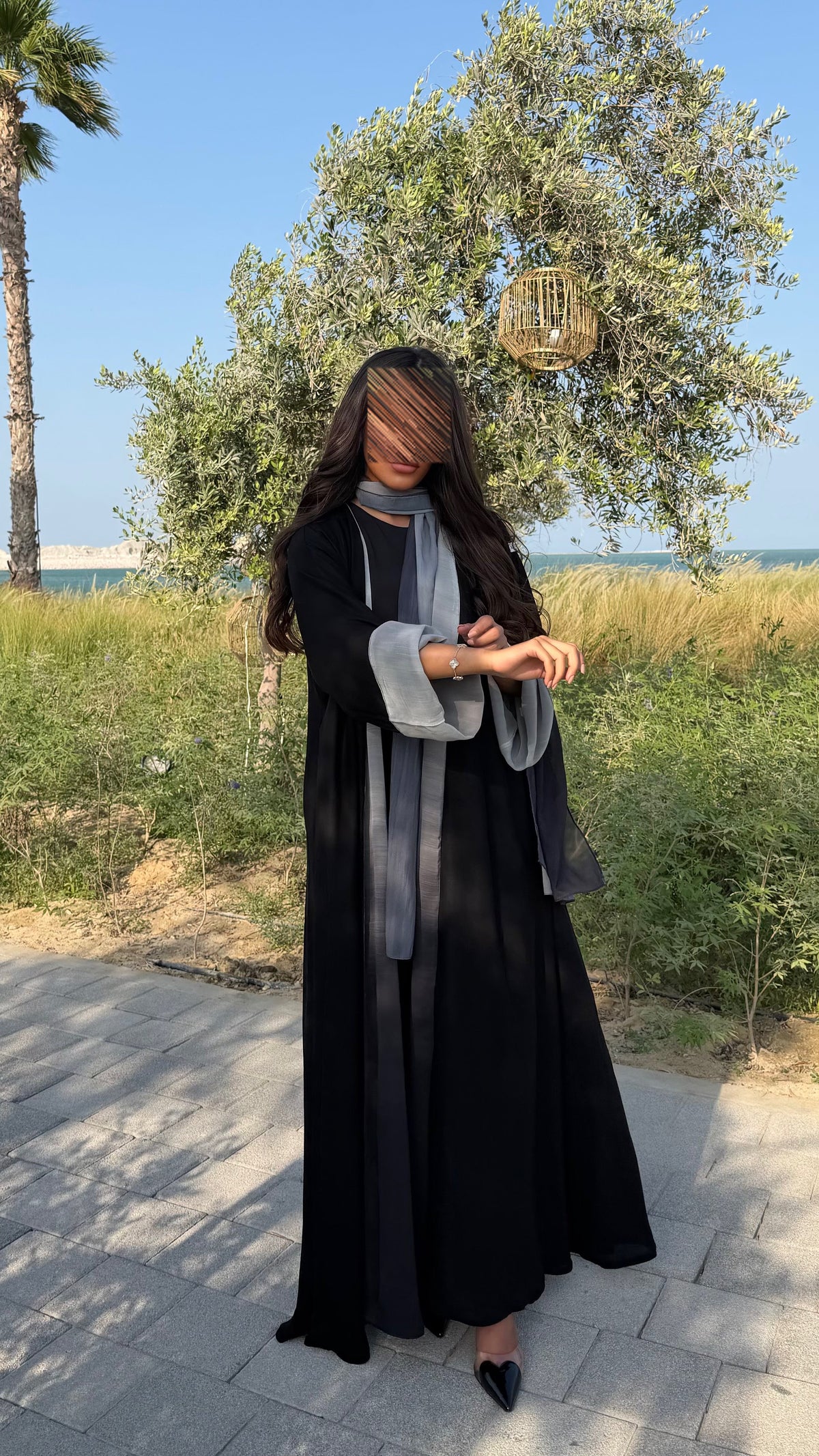 عبايه القمر ( تنلبس من الجهتين )