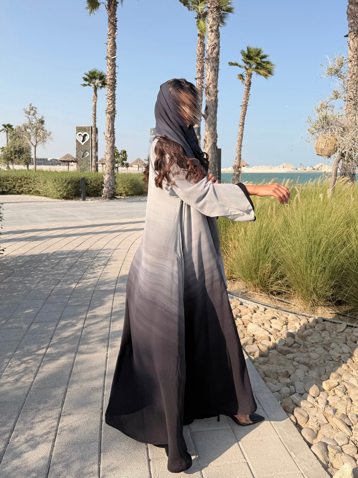عبايه القمر ( تنلبس من الجهتين )