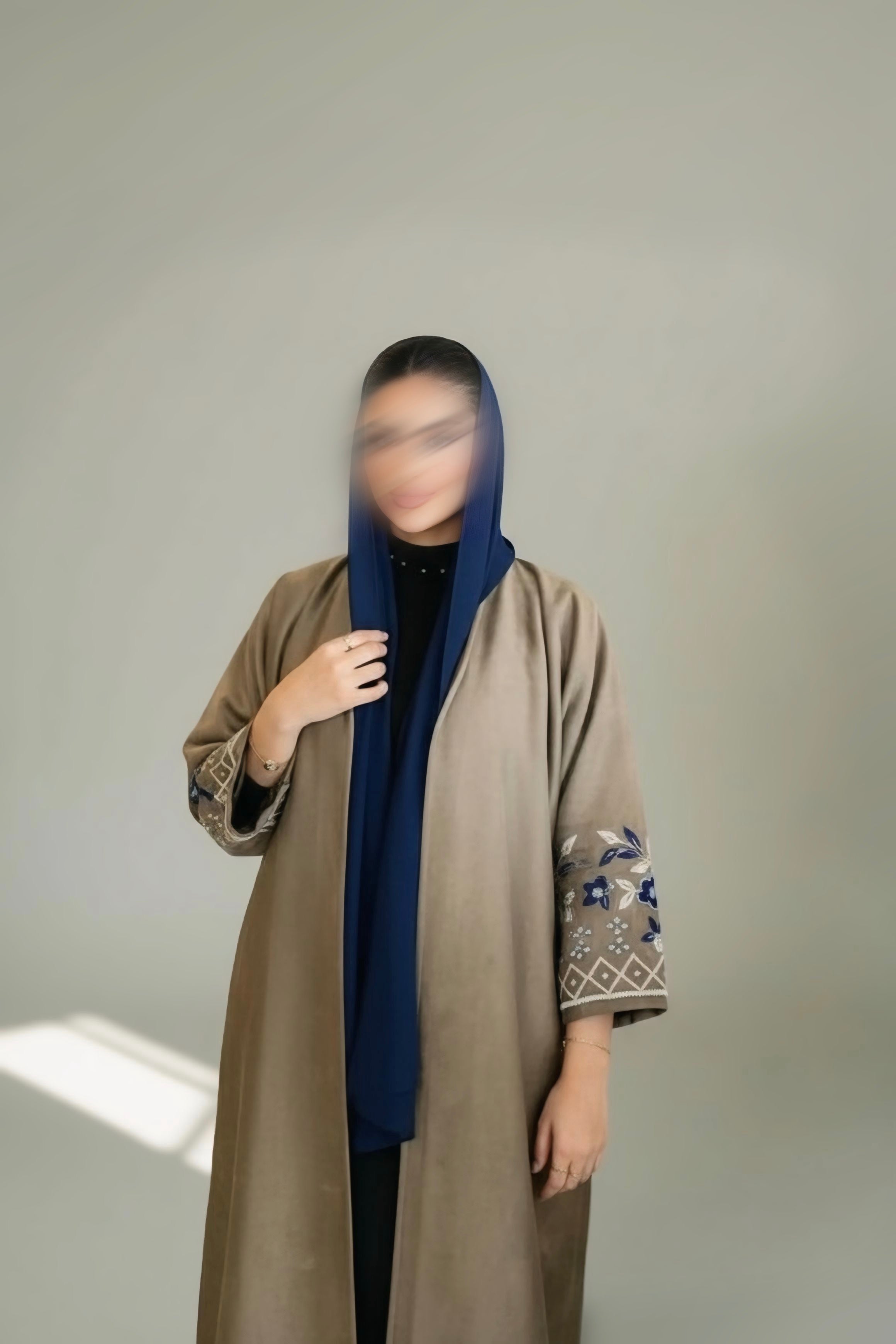 عباية شتوية شمواه بني مع تطريز كحلي