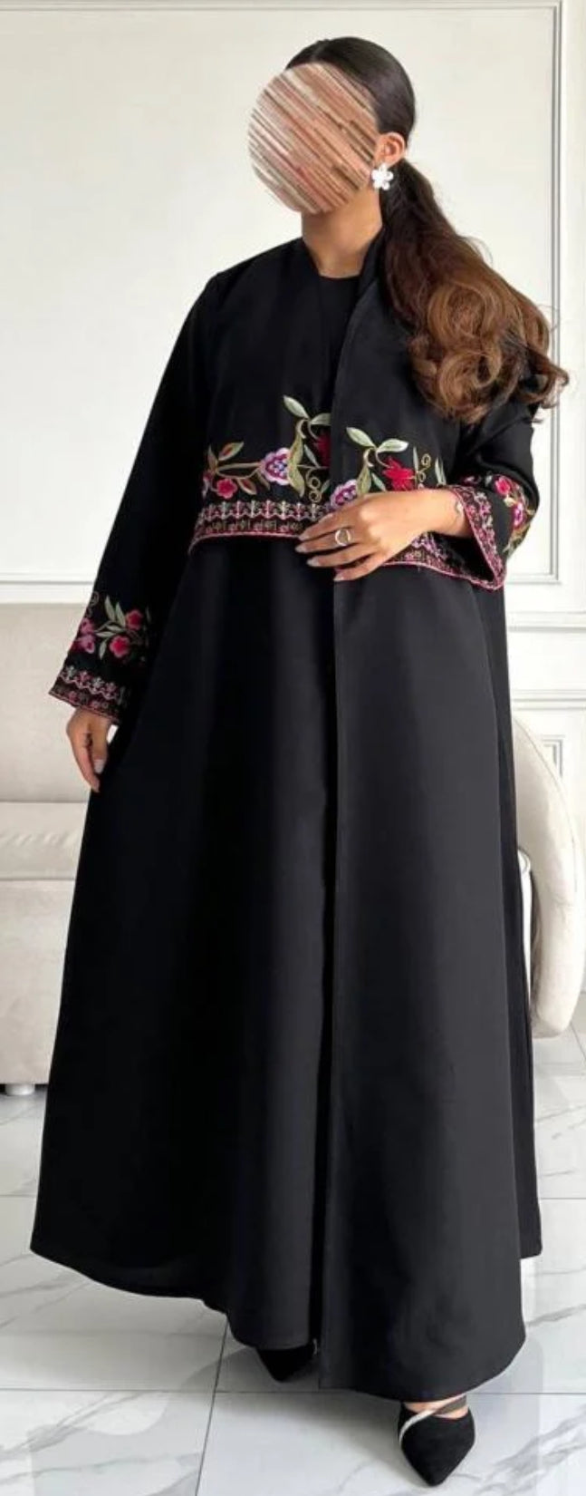 عبايه كريب ملكي مع تطريز