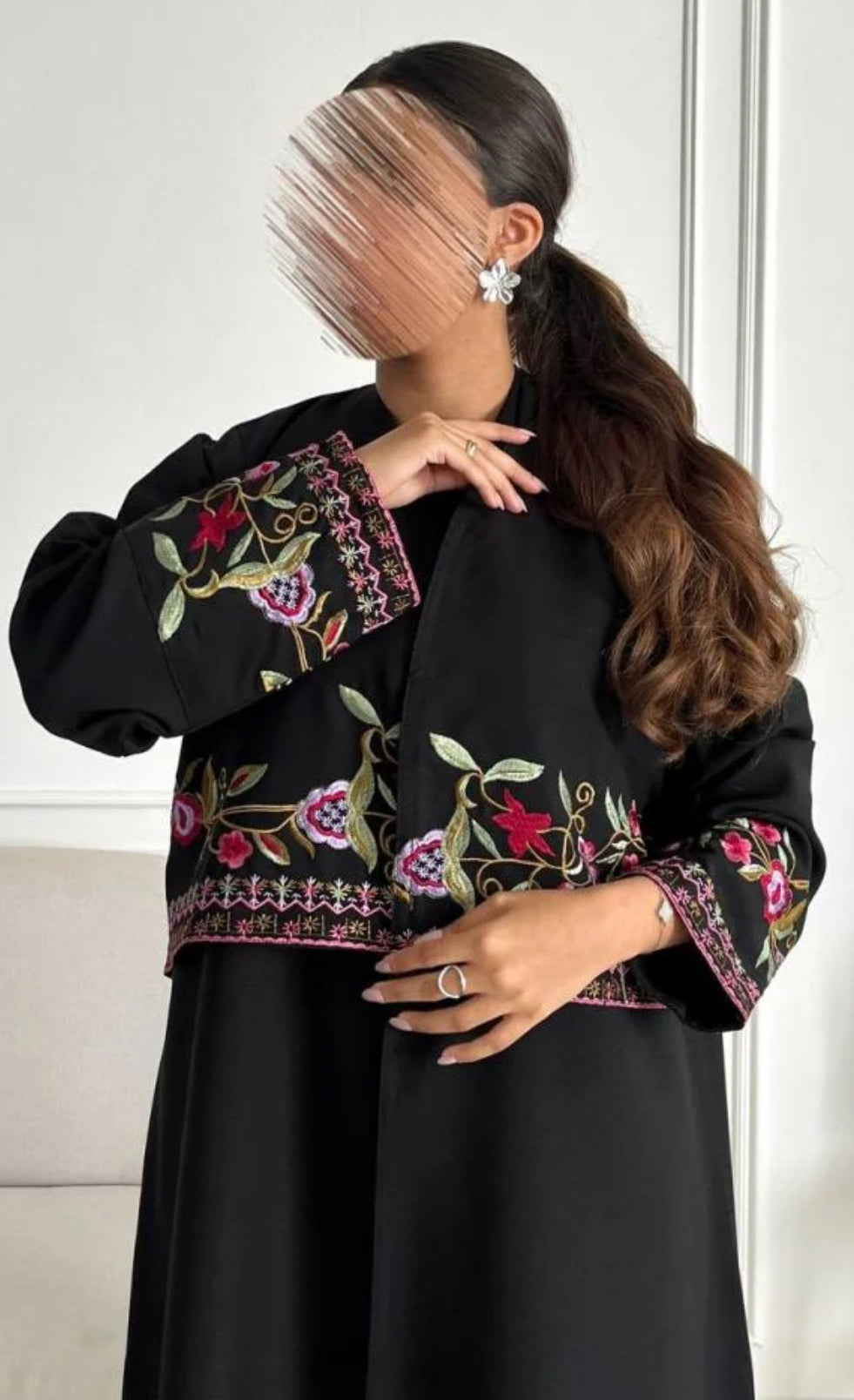 عبايه كريب ملكي مع تطريز