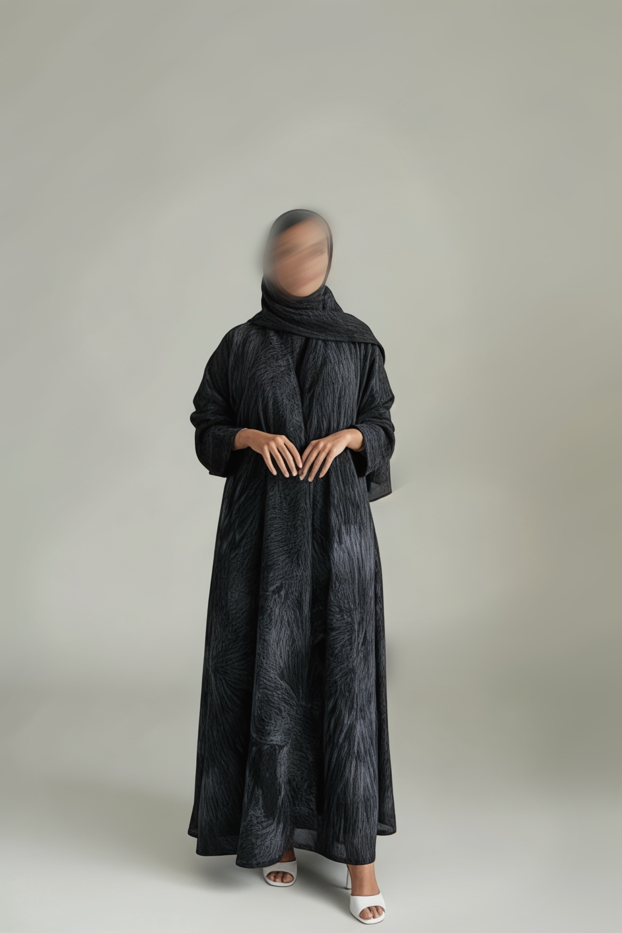 عبايه شيفون رصاصي مطبوع (قابله للبس من الجهتين)