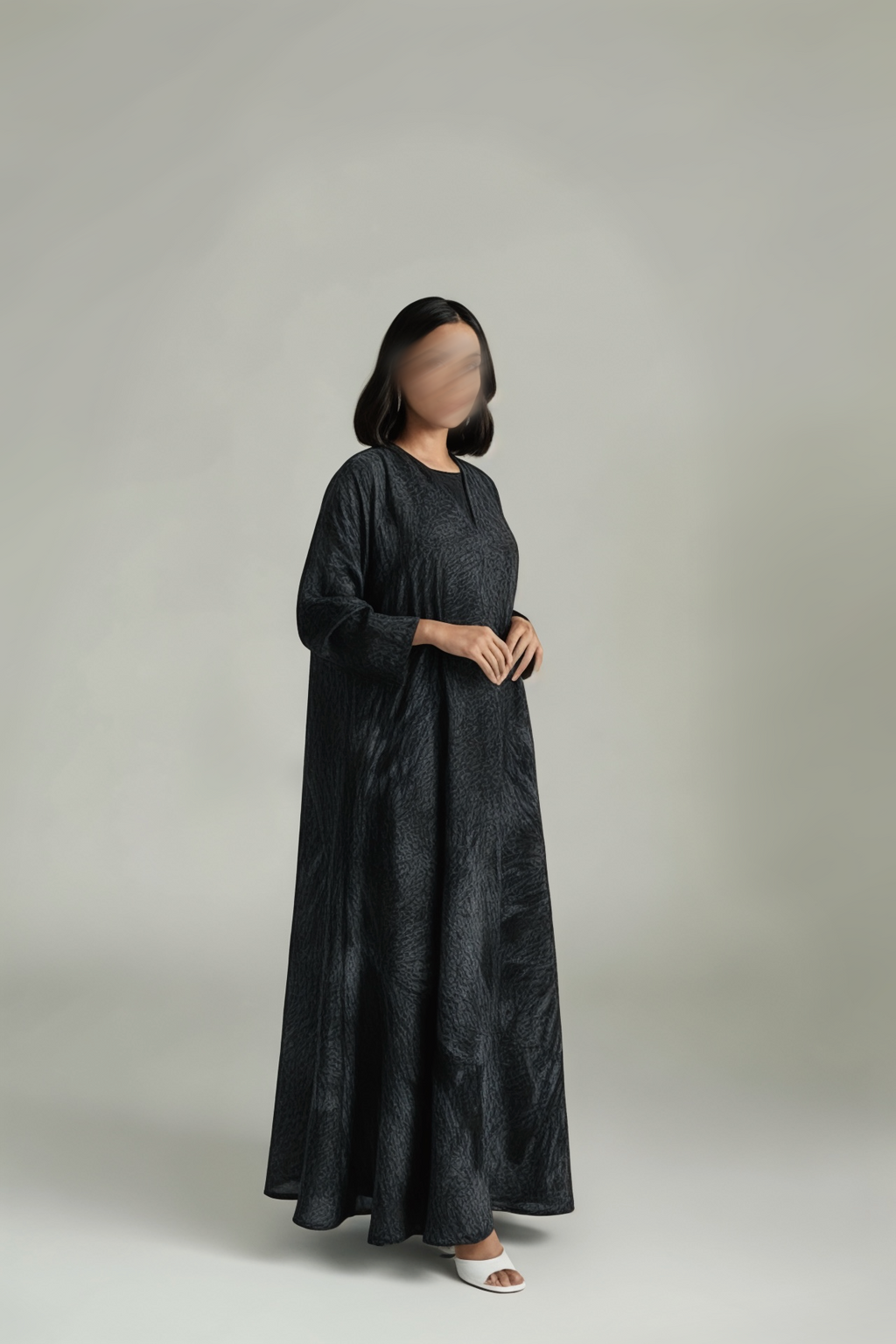 عبايه شيفون رصاصي مطبوع (قابله للبس من الجهتين)