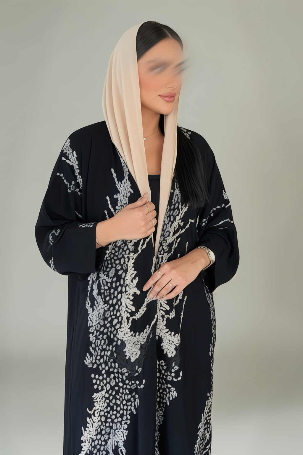 عبايه شيفون تطريز كمبيوتر فضي وذهبي