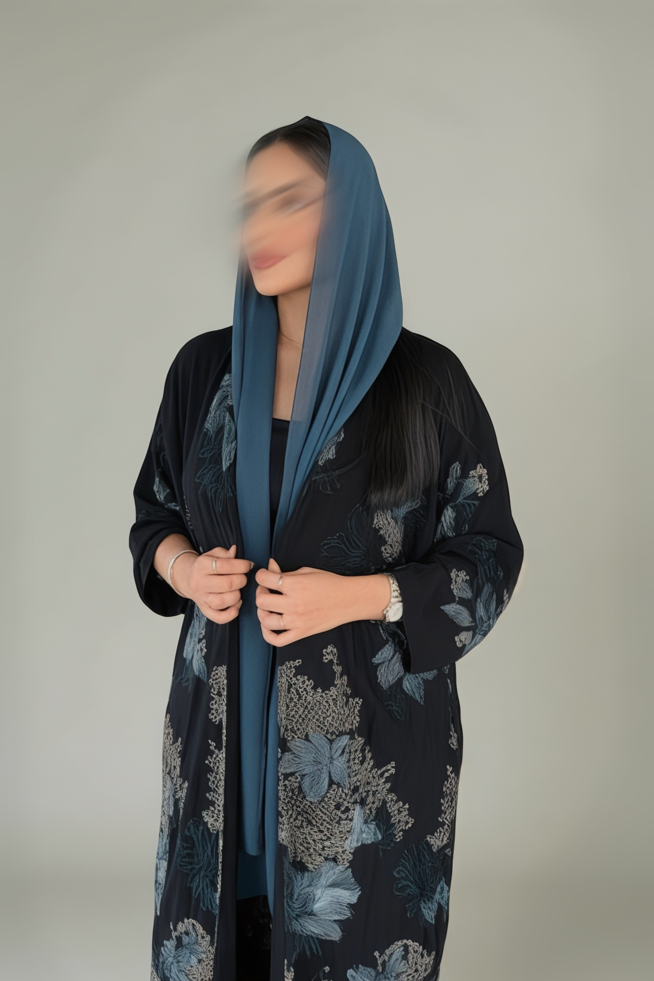 عبايه شيفون بتطريز تركوازي وذهبي