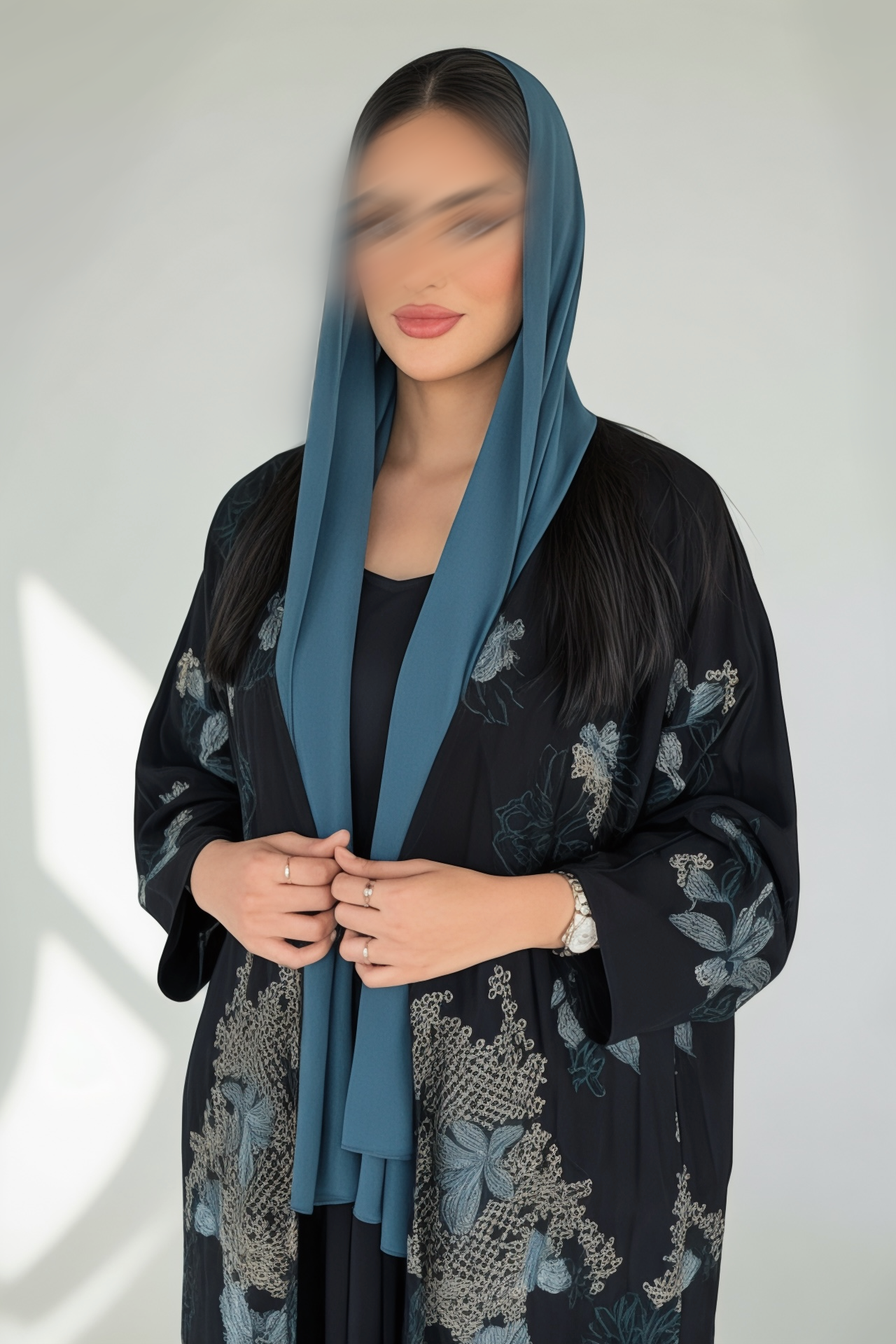 عبايه شيفون بتطريز تركوازي وذهبي