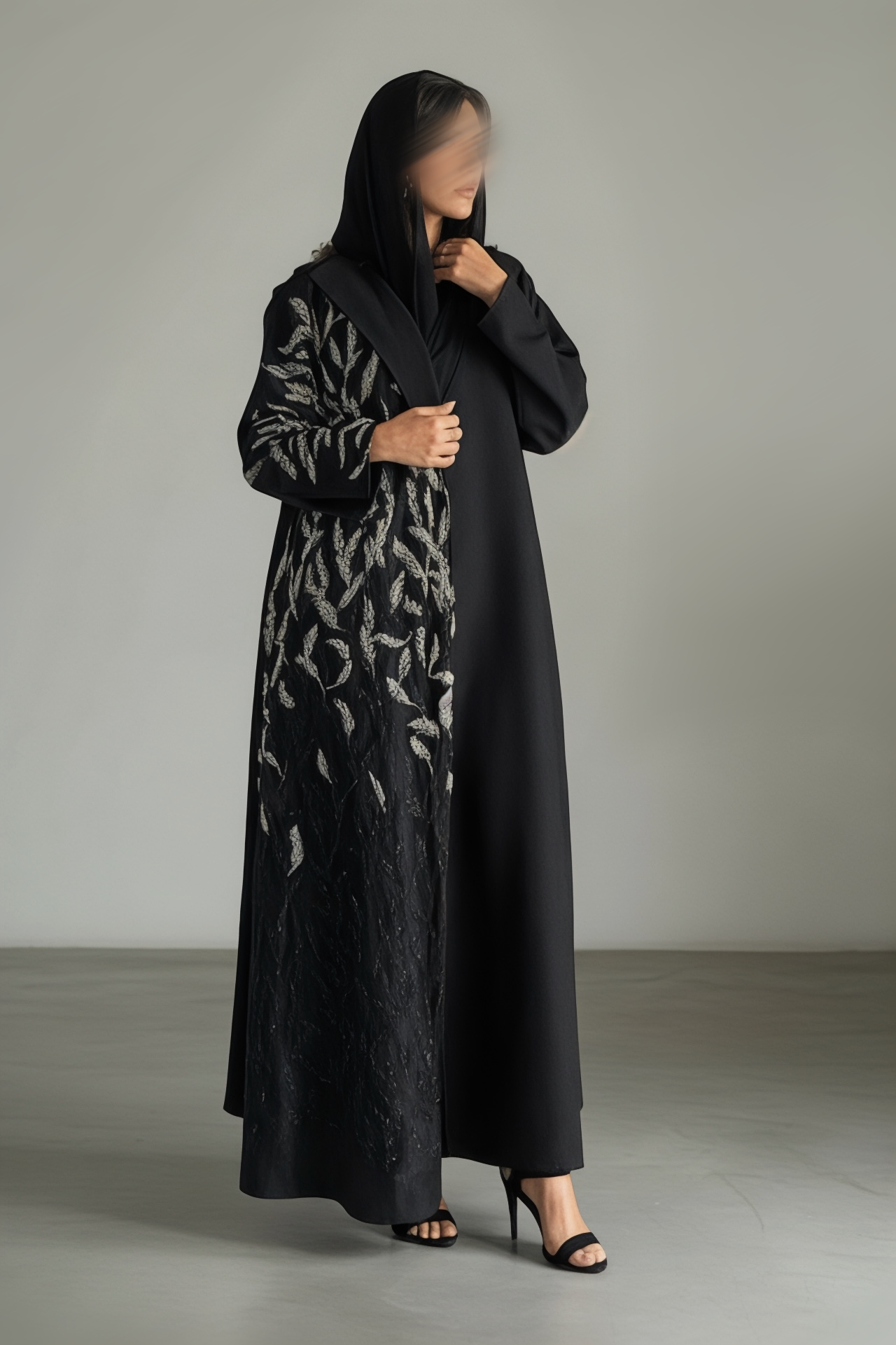 عبايه جاكار سوده مطرزه سايد كامل