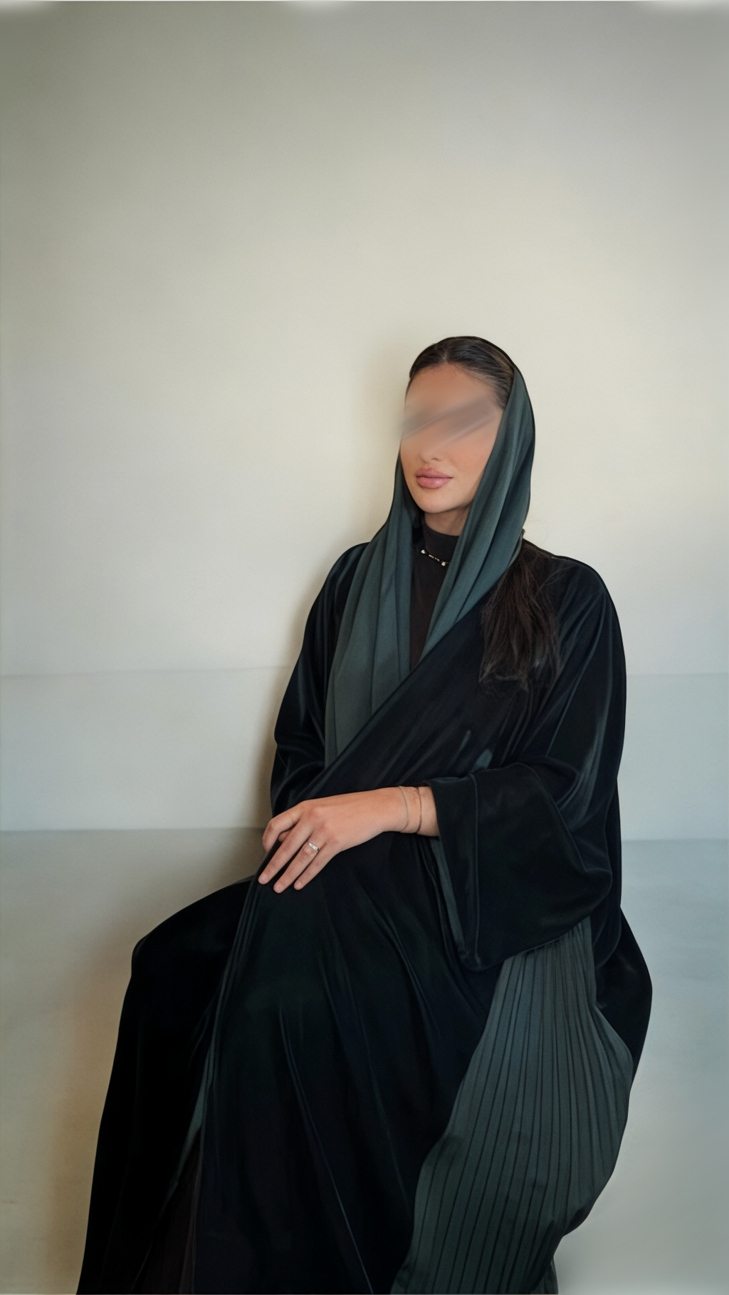 مخمل اخضر بتفاصيل كسرات كلوش