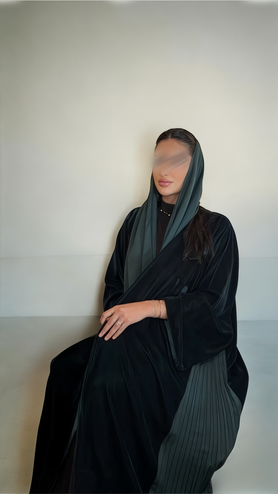 مخمل اخضر بتفاصيل كسرات كلوش