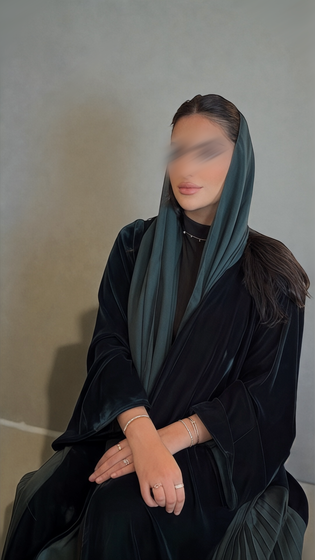 مخمل اخضر بتفاصيل كسرات كلوش