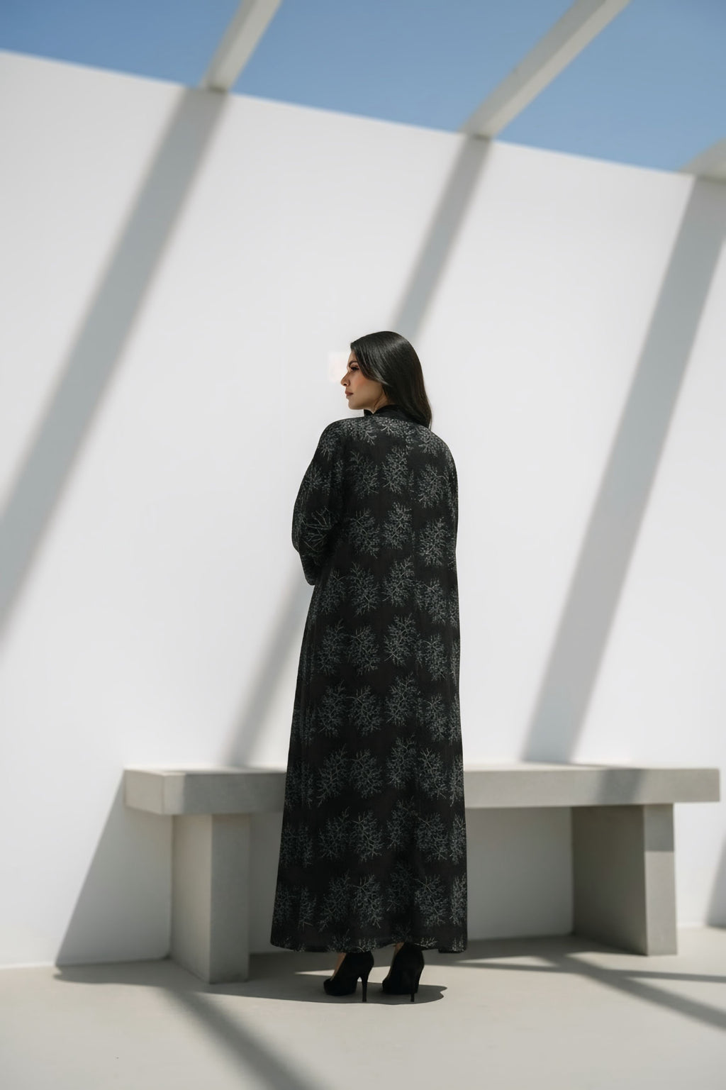 عبايه كريب بحريني بتطريز كمبيوتر انيق