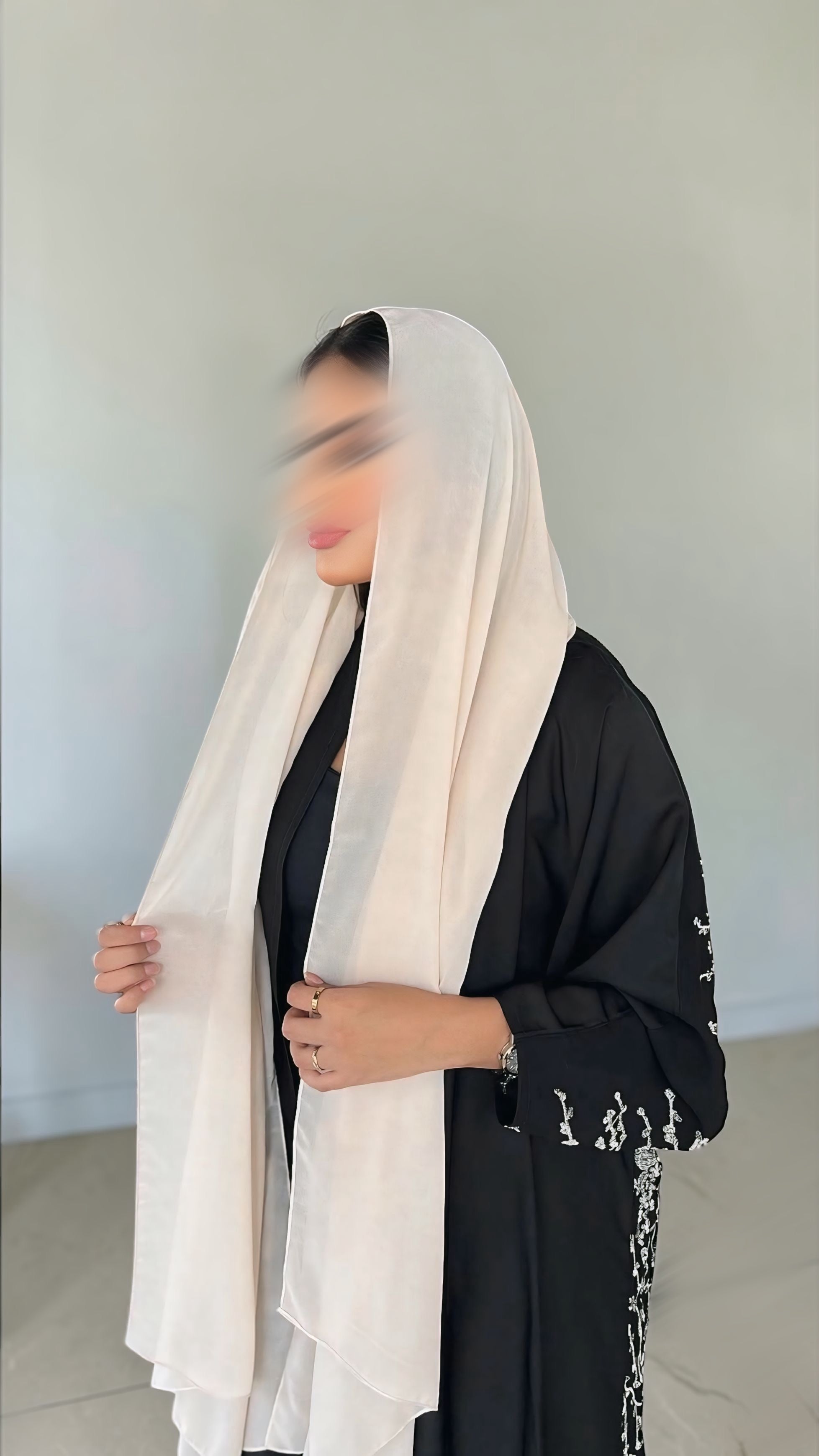 شيفون بتطريز من الخلف