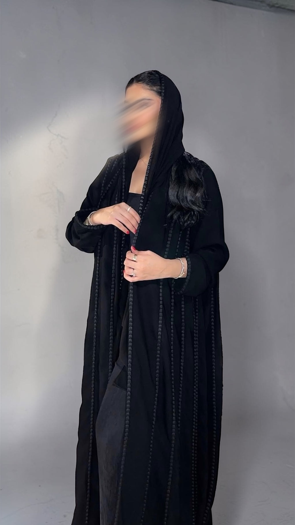 عبايه سوده كلوش