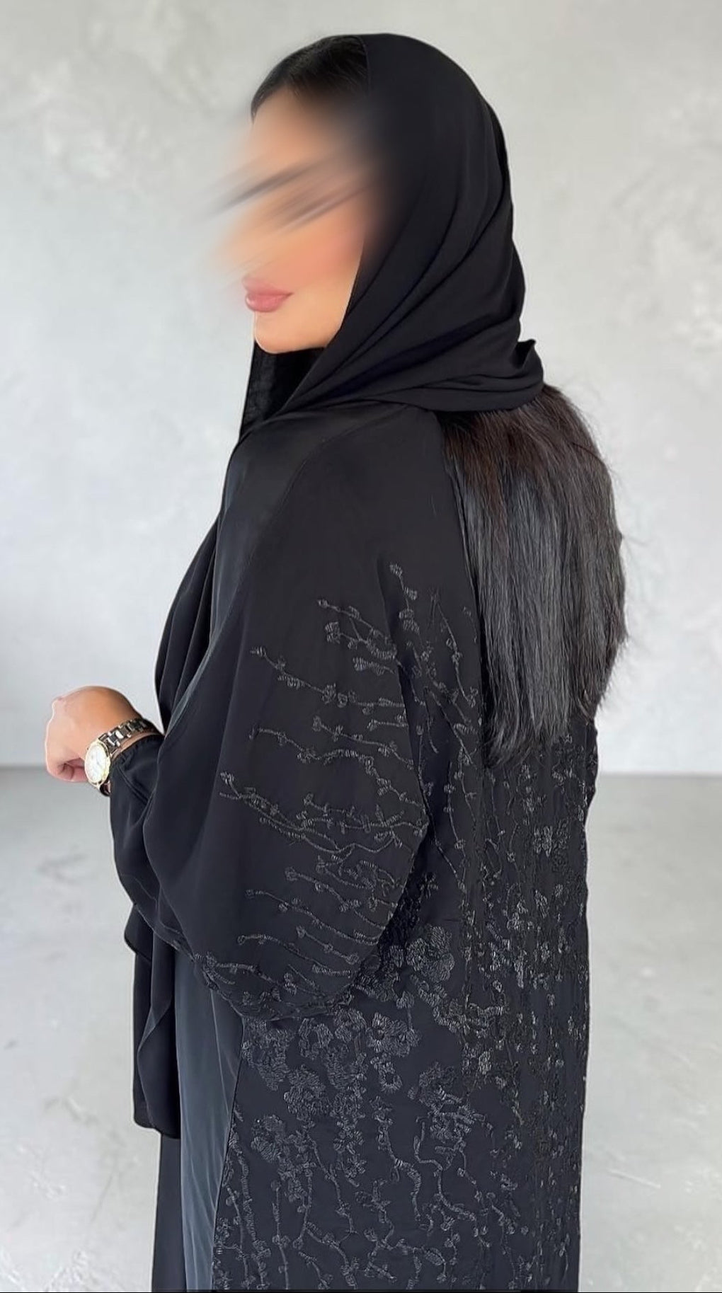 عبايه شيفون بتطريز من الخلف اسود