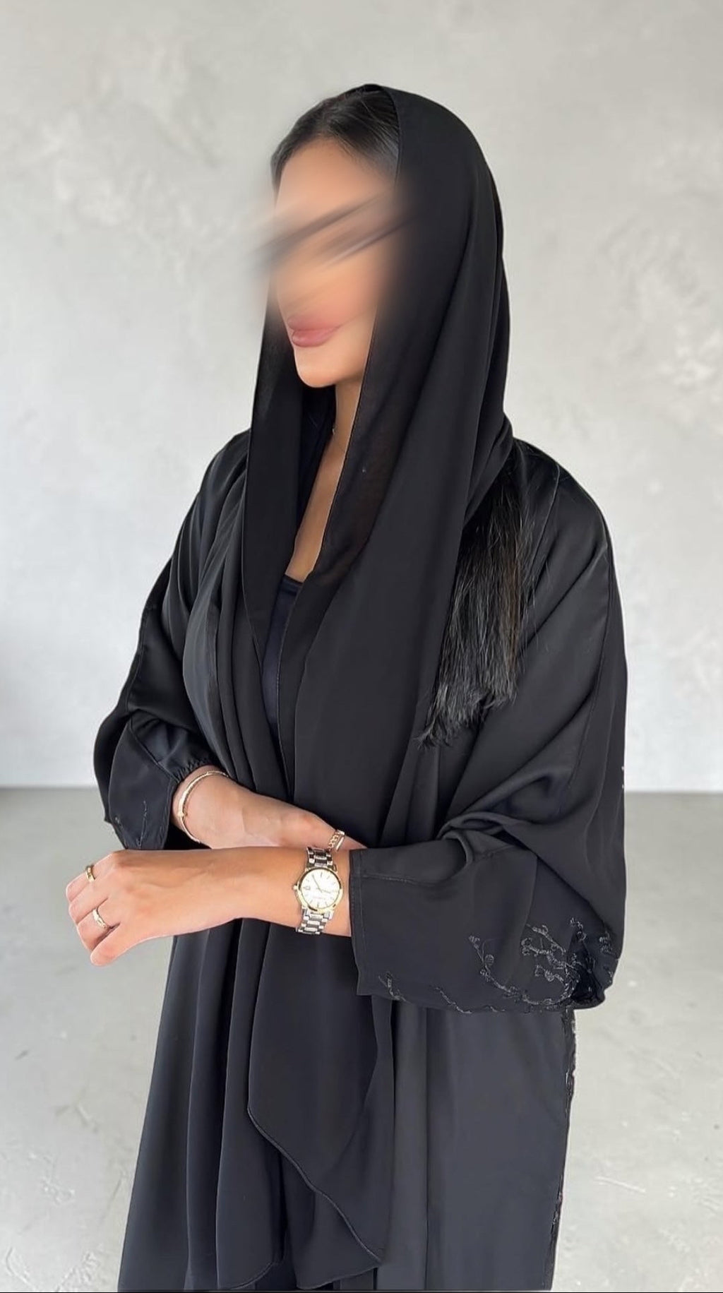 عبايه شيفون بتطريز من الخلف اسود
