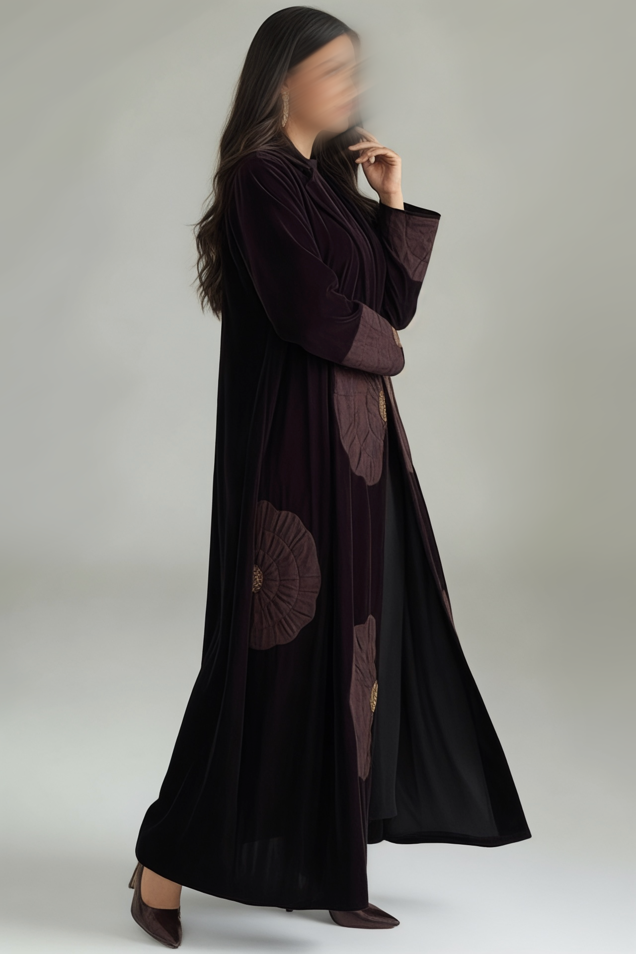 عبايه مخمل بني بنقشة الزهور المميزه