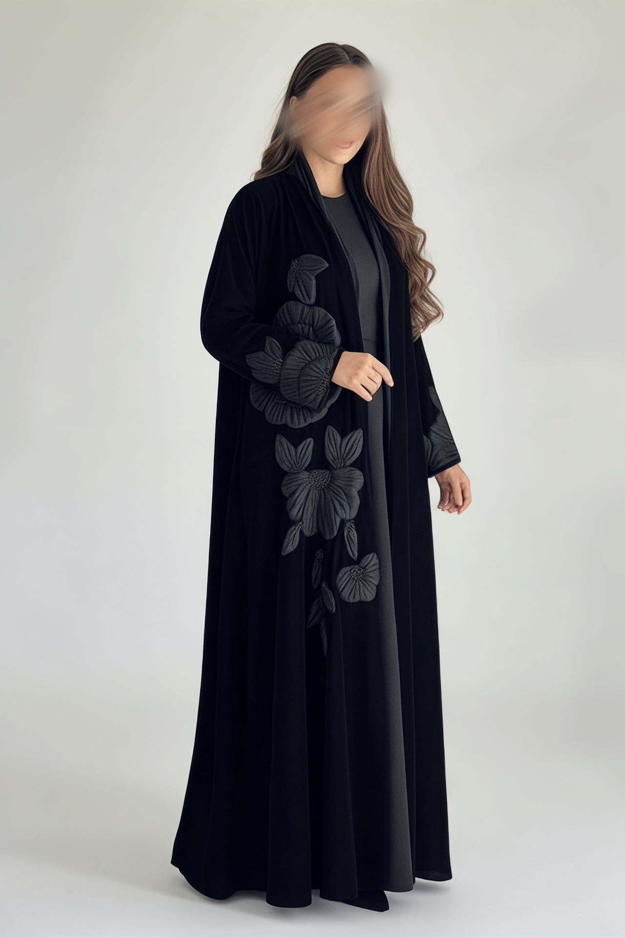عبايه شتويه مخمل اسود مع زهور بارزه