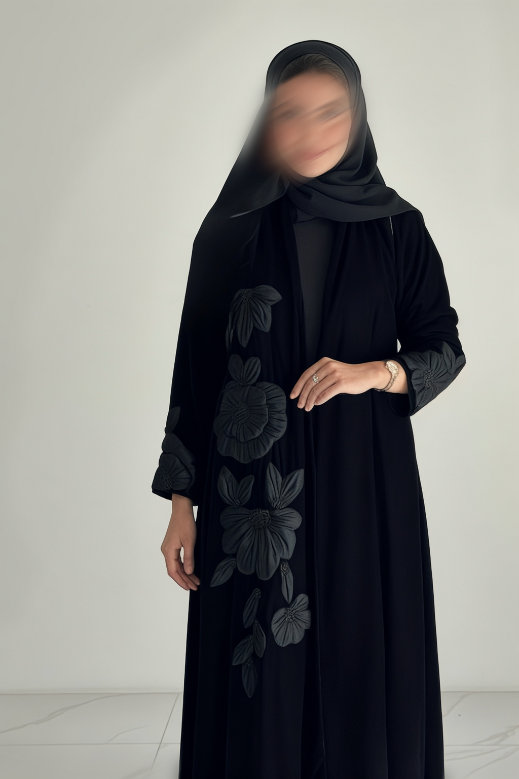 عبايه شتويه مخمل اسود مع زهور بارزه