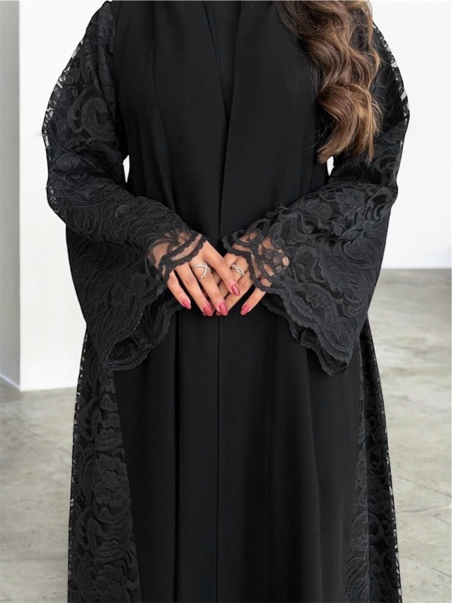 عباية دانتيل أسود عملية – تتسكر بالكامل