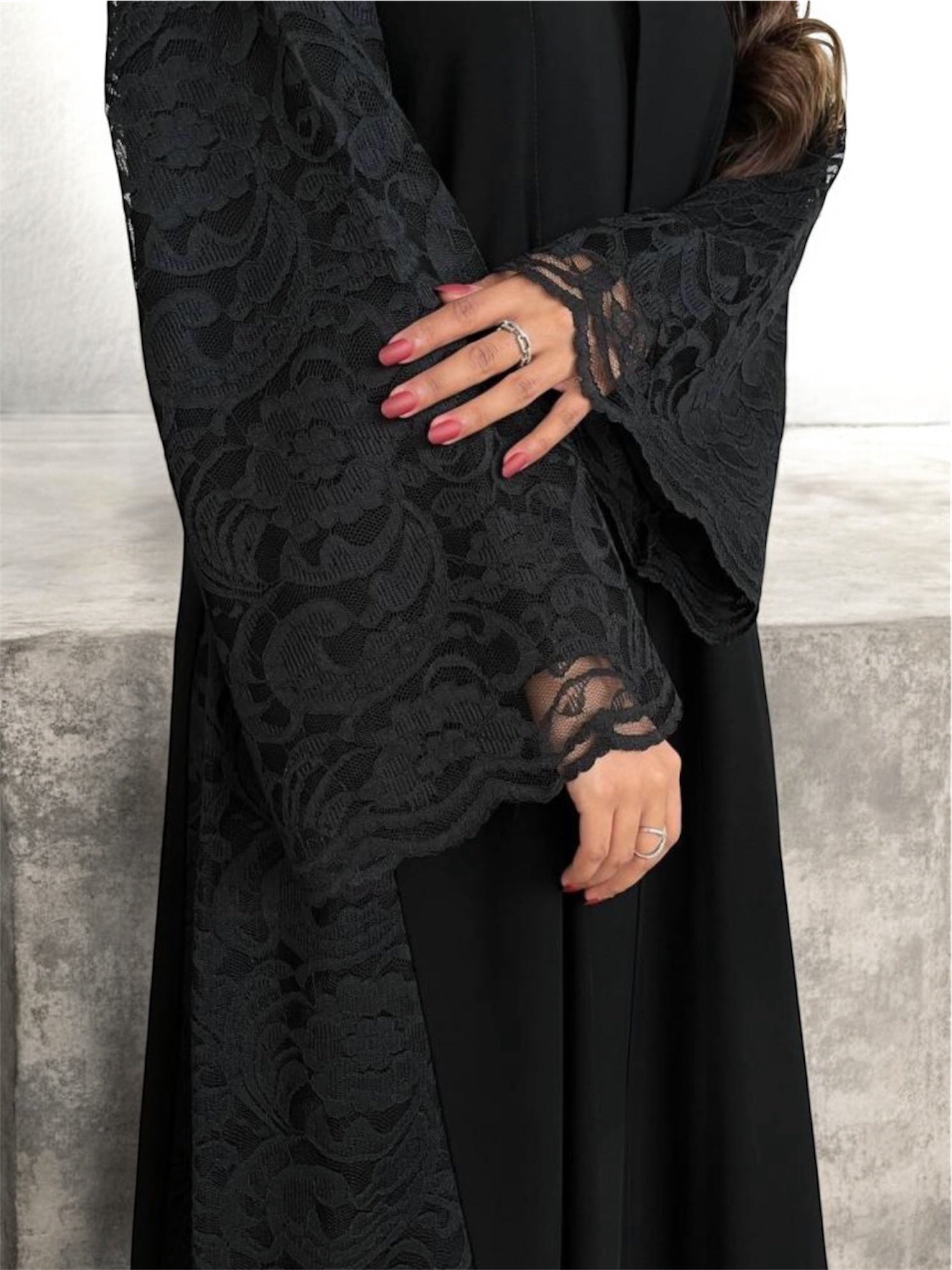 عباية دانتيل أسود عملية – تتسكر بالكامل