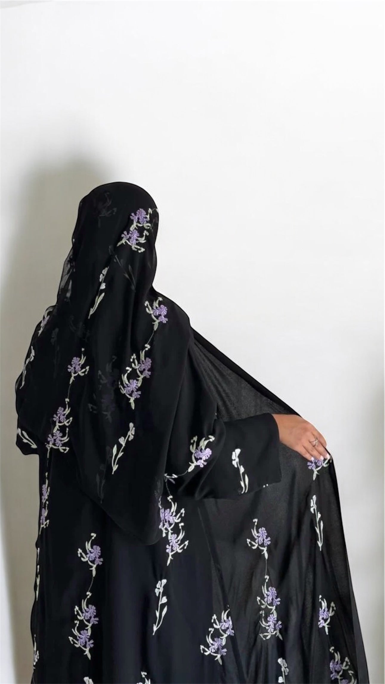 عبايه شيفون كلوش بتطريز ورود بنفسجيه