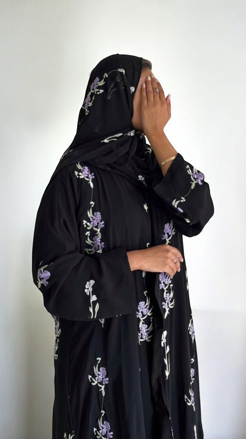 عبايه شيفون كلوش بتطريز ورود بنفسجيه