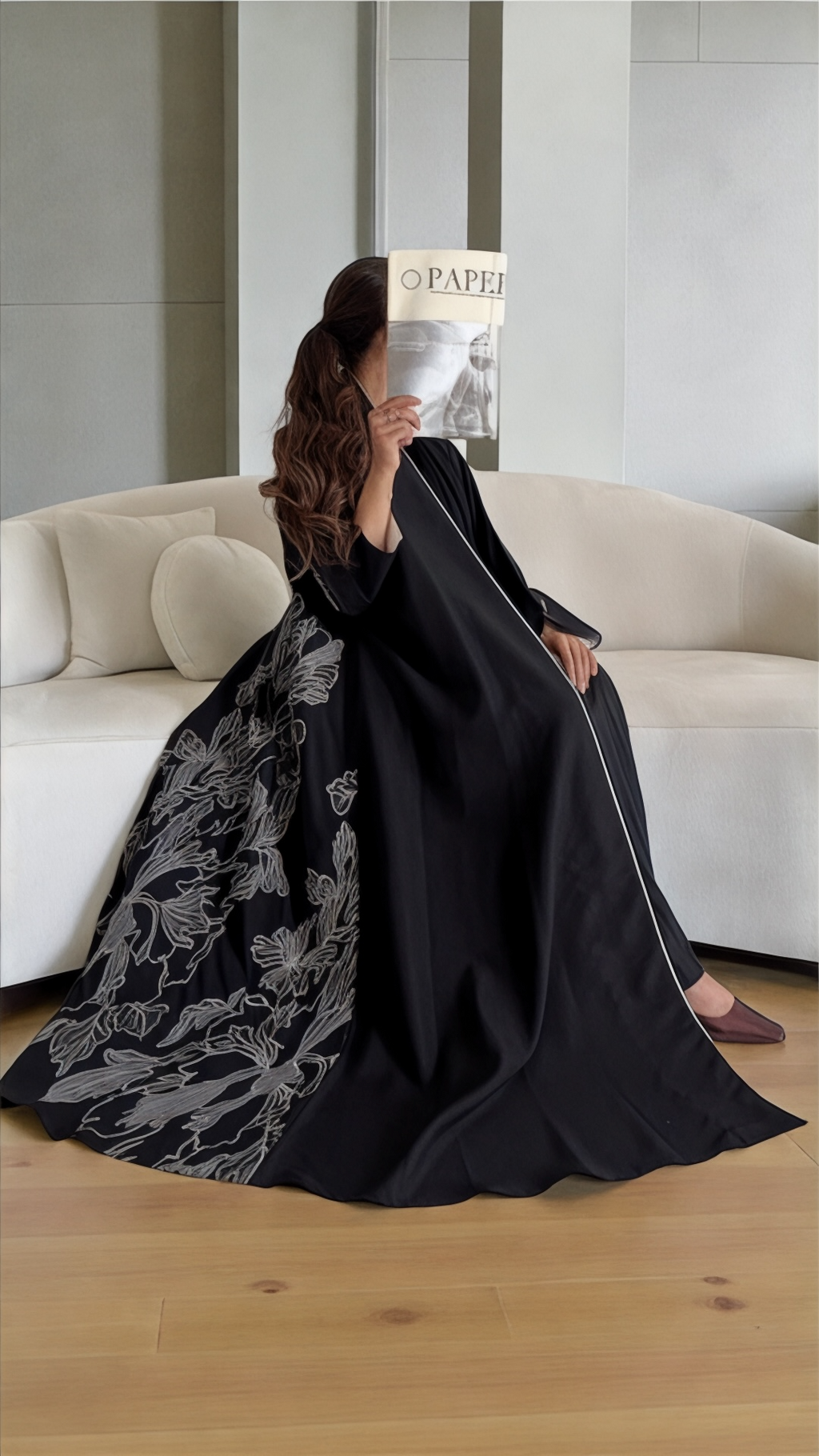 عبايه أنيقه بتطريز فضي