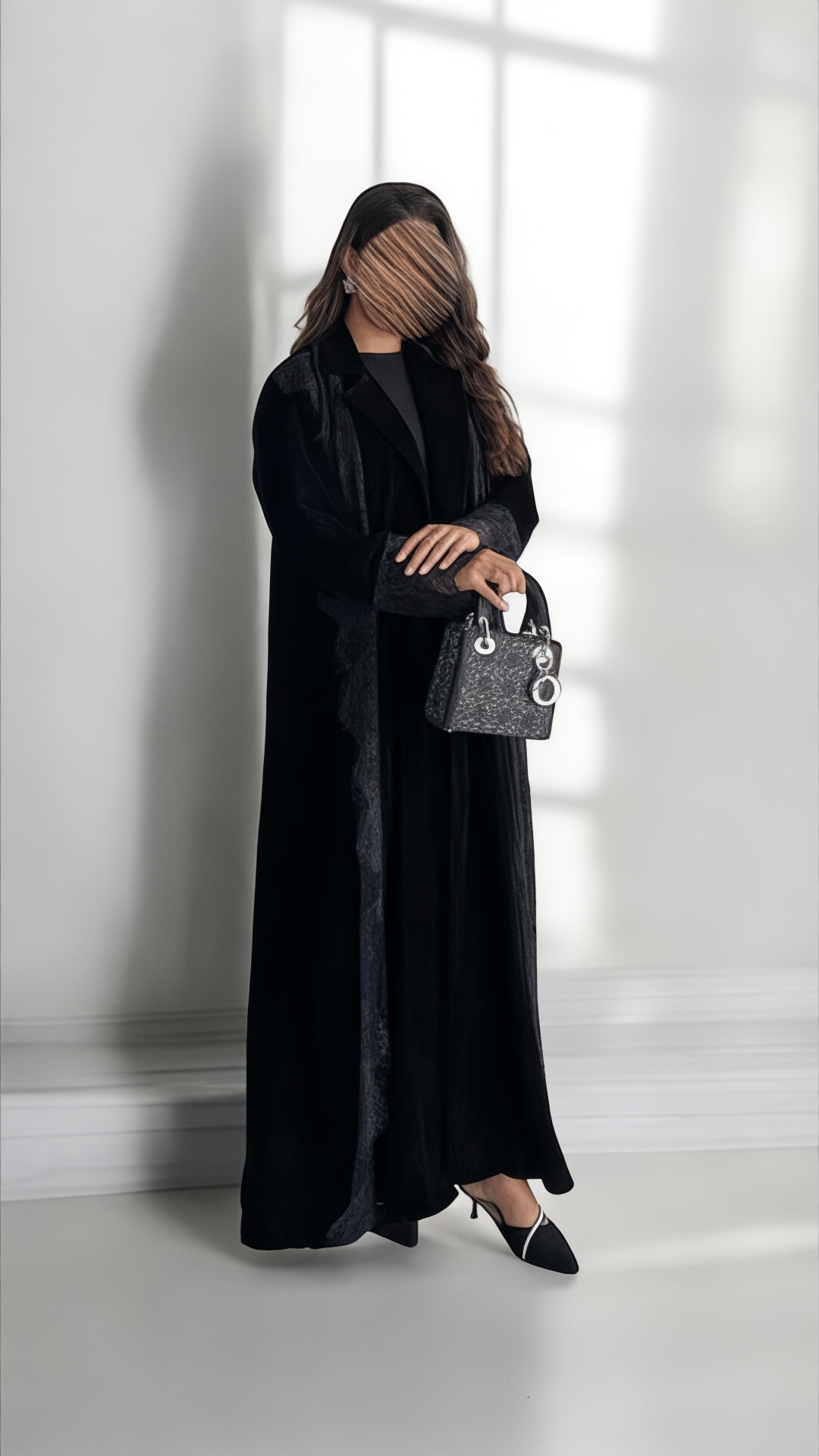 عبايه مخمل بتدخيلات دانتيل