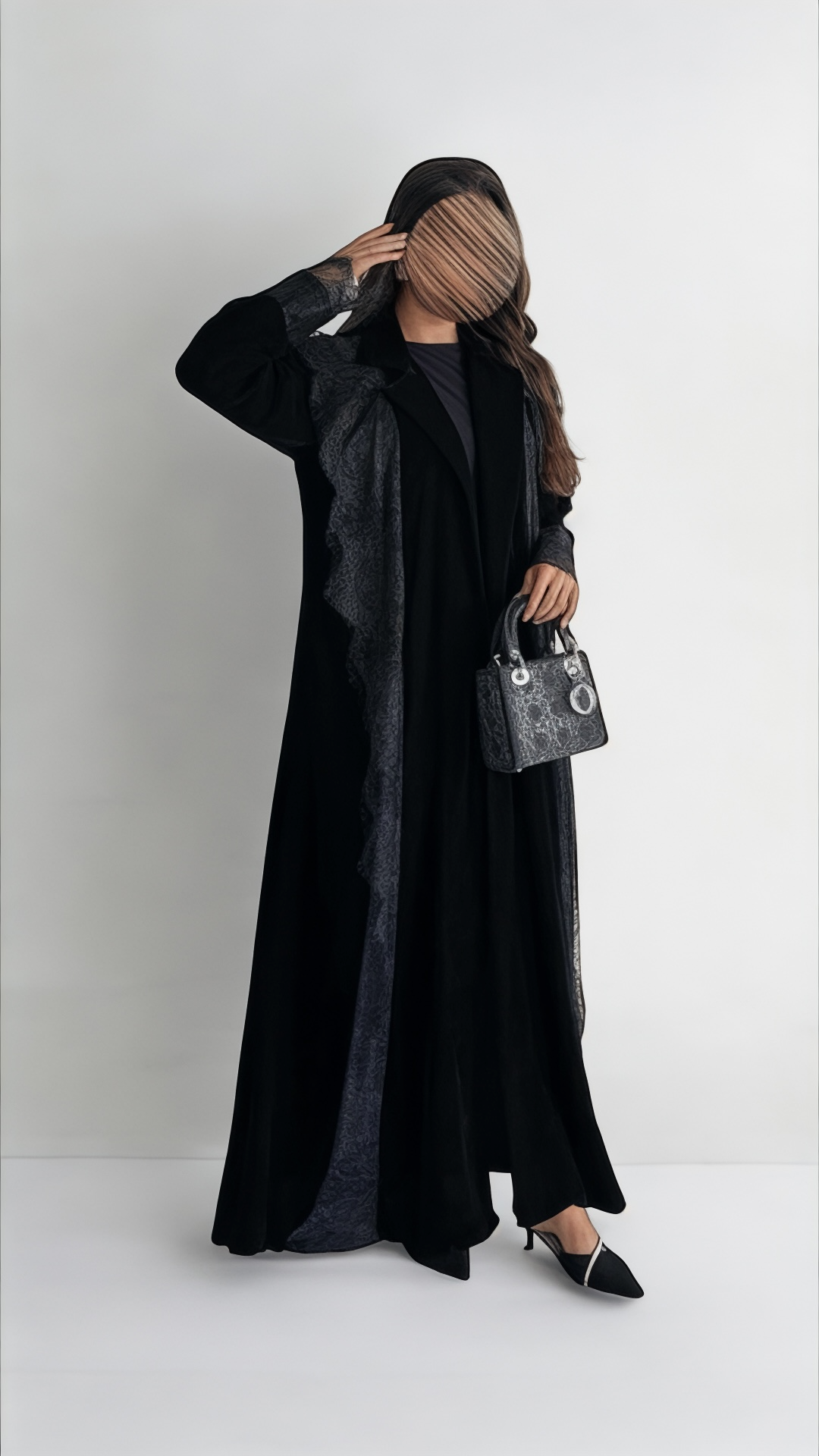 عبايه مخمل بتدخيلات دانتيل