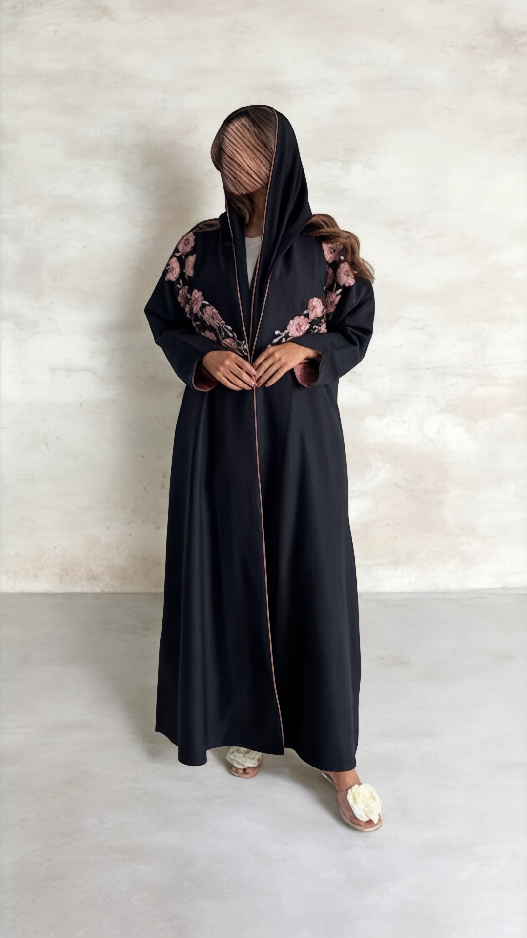 عبايه بتطريز وردي ناعم