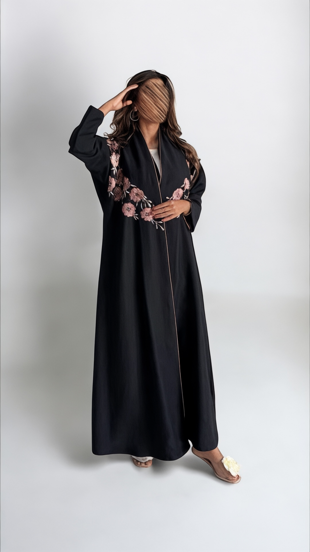 عبايه بتطريز وردي ناعم