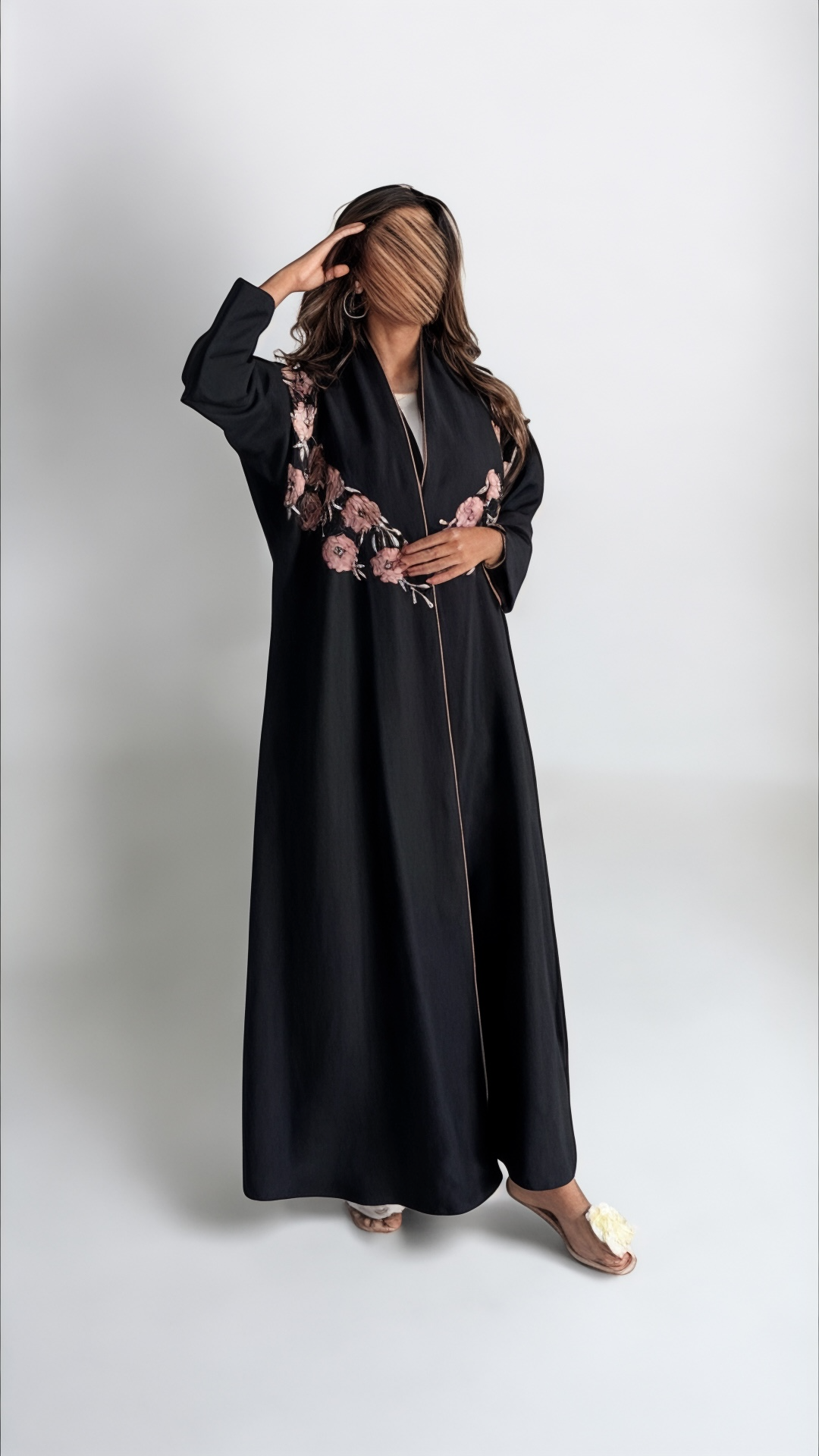 عبايه بتطريز وردي ناعم