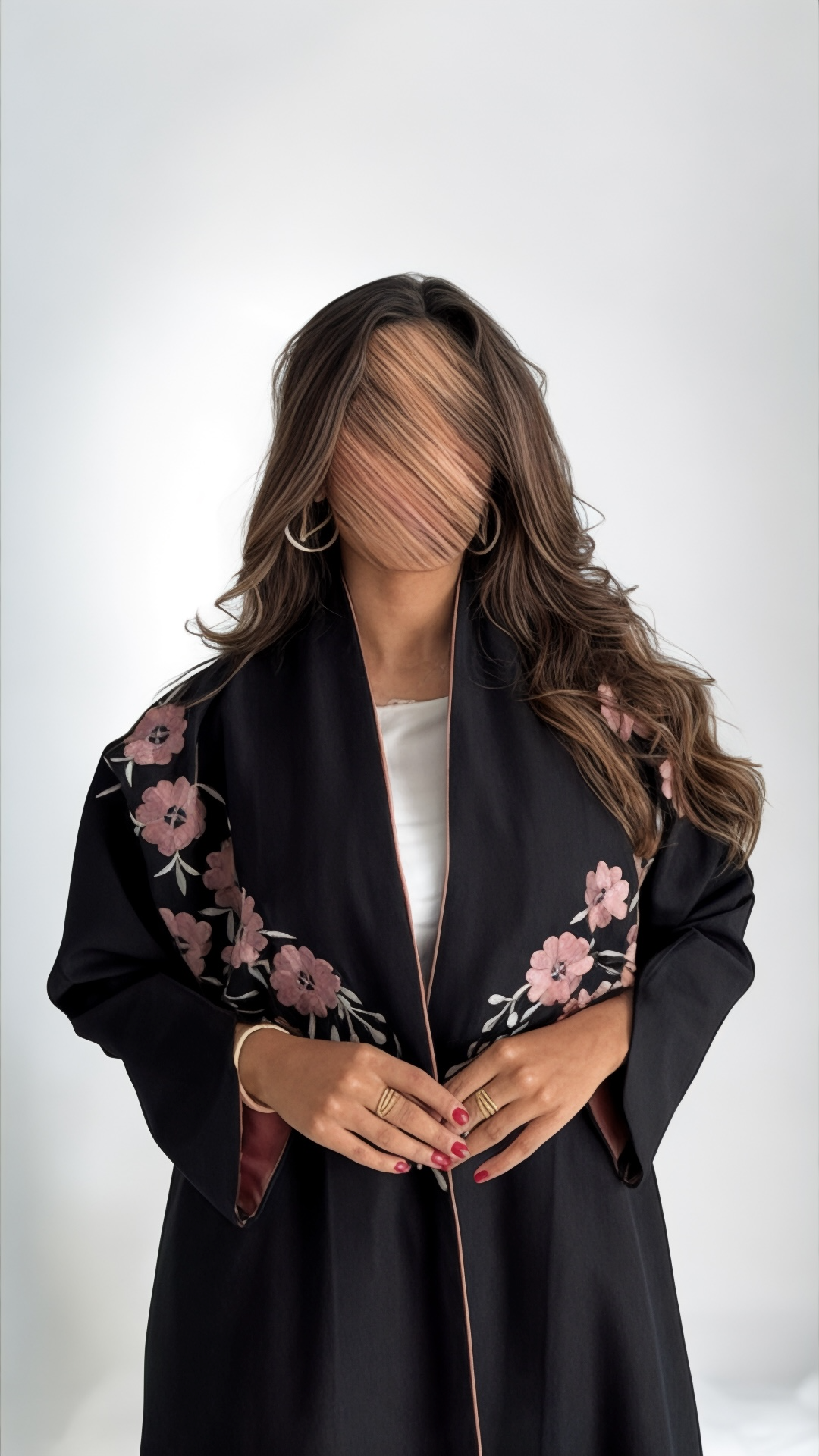 عبايه بتطريز وردي ناعم