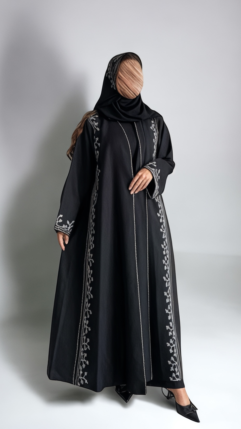 عباية أنيقة بتطريز يدوي ابيض