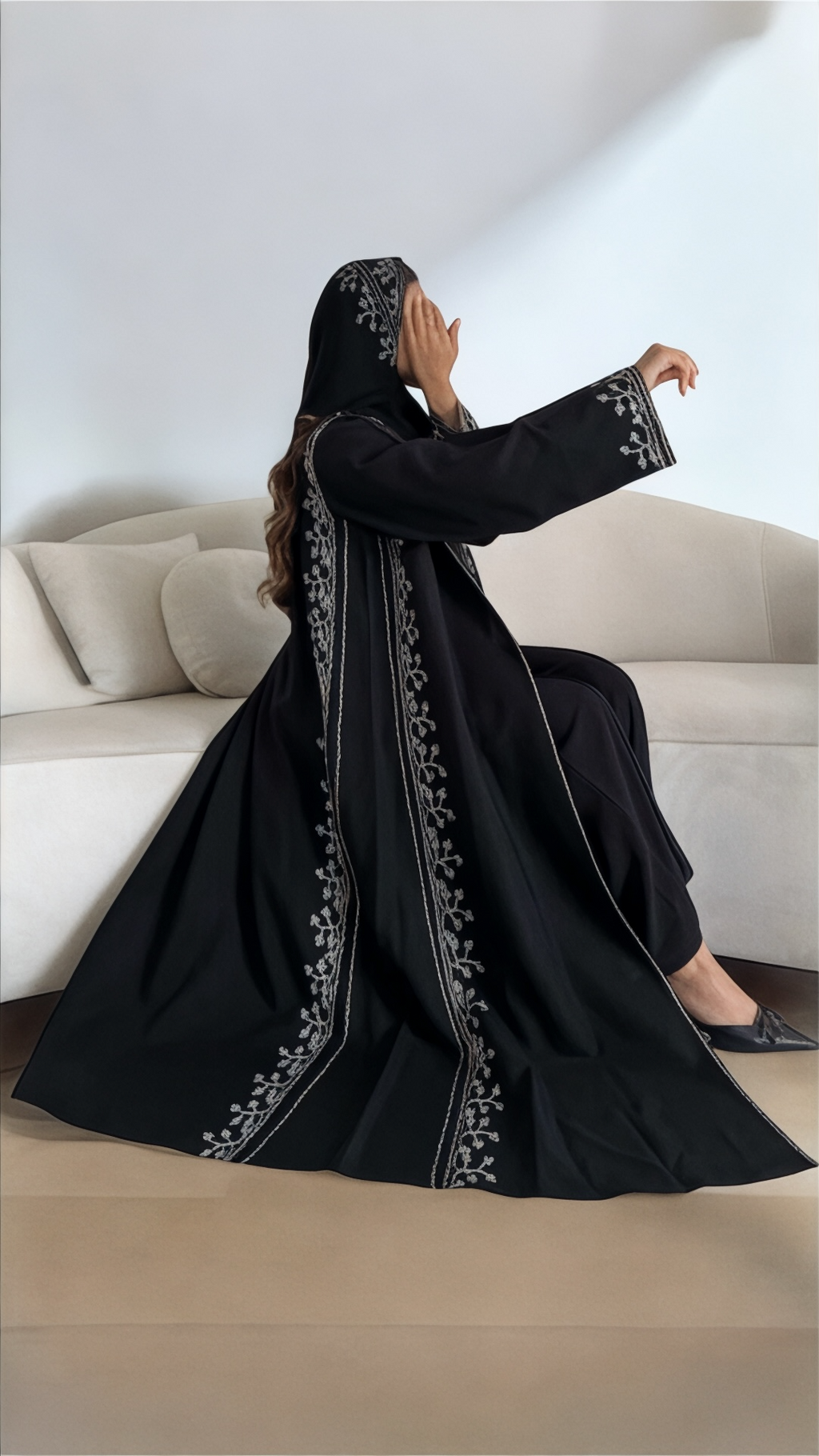 عباية أنيقة بتطريز يدوي ابيض