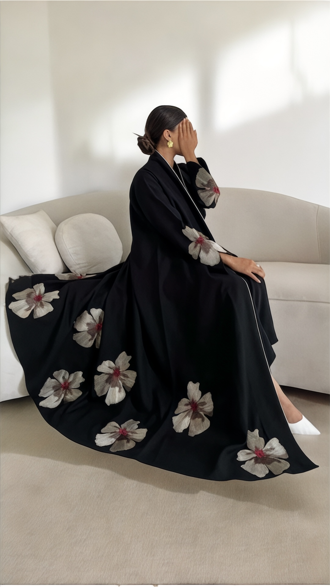 عبايه بتطريز ورود مميزه