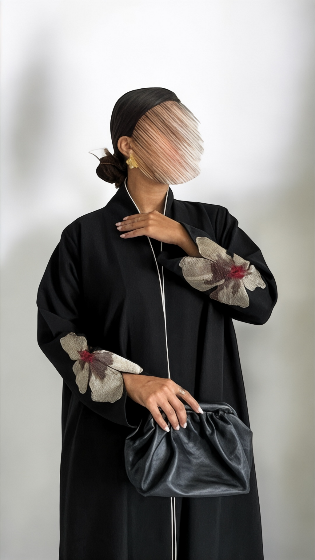 عبايه بتطريز ورود مميزه