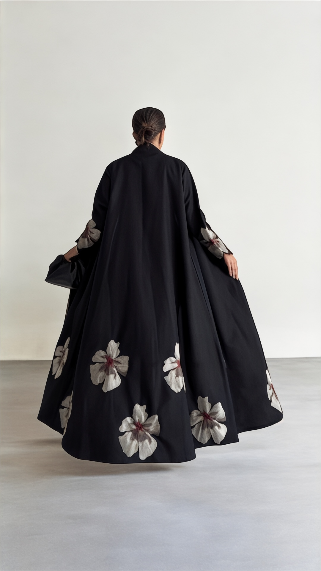 عبايه بتطريز ورود مميزه