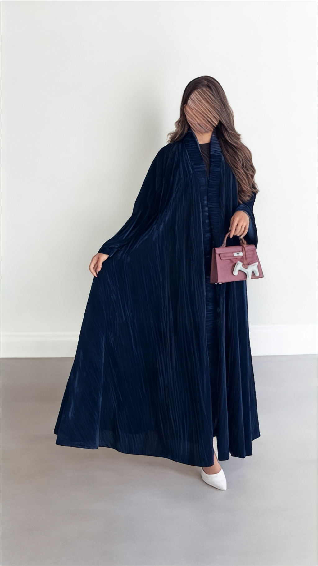 عبايه مخمل كحلي بقصه كلوش