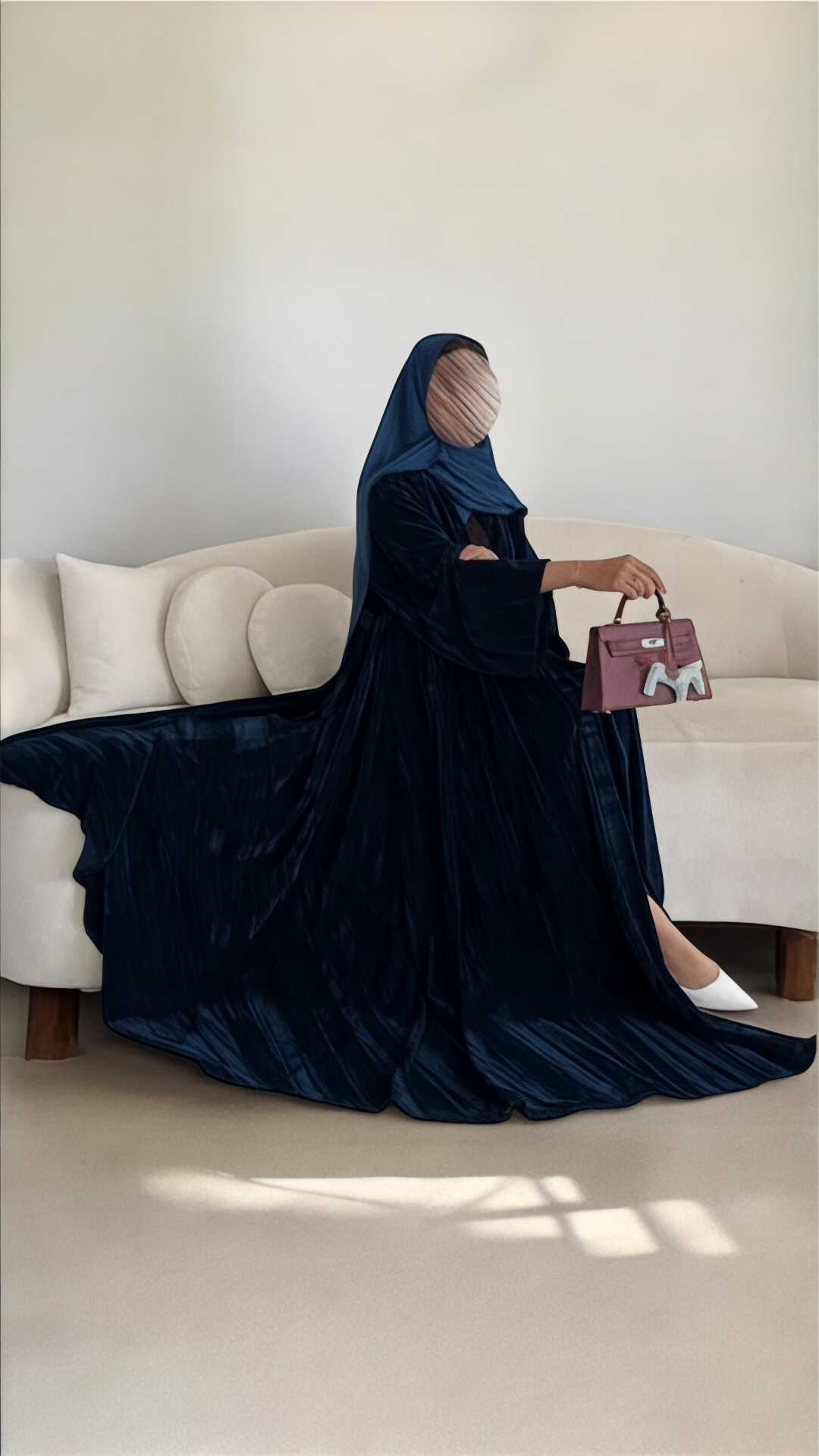 عبايه مخمل كحلي بقصه كلوش