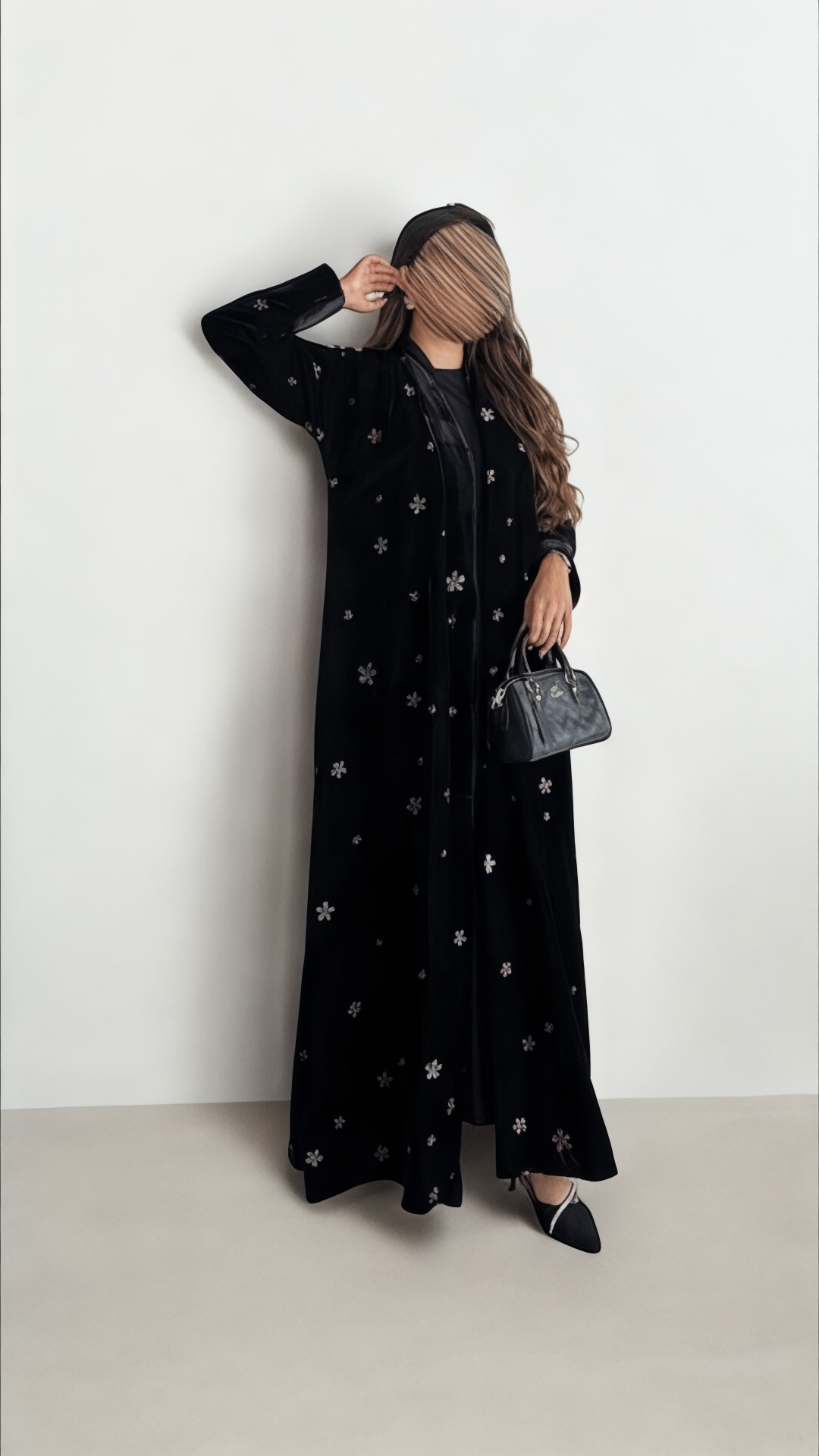 عبايه مخمل كلوش بتطريز ورود منثوره