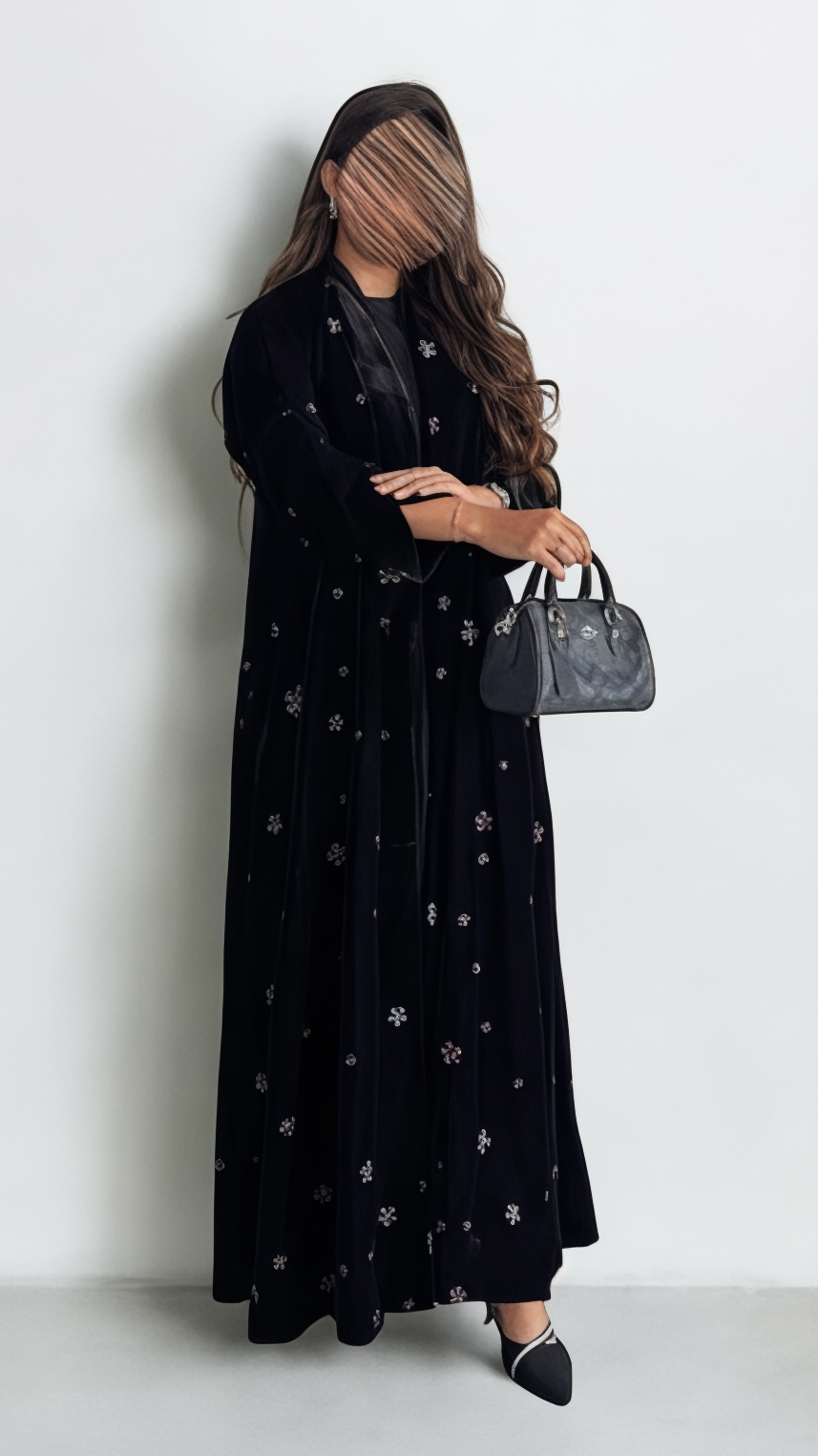 عبايه مخمل كلوش بتطريز ورود منثوره