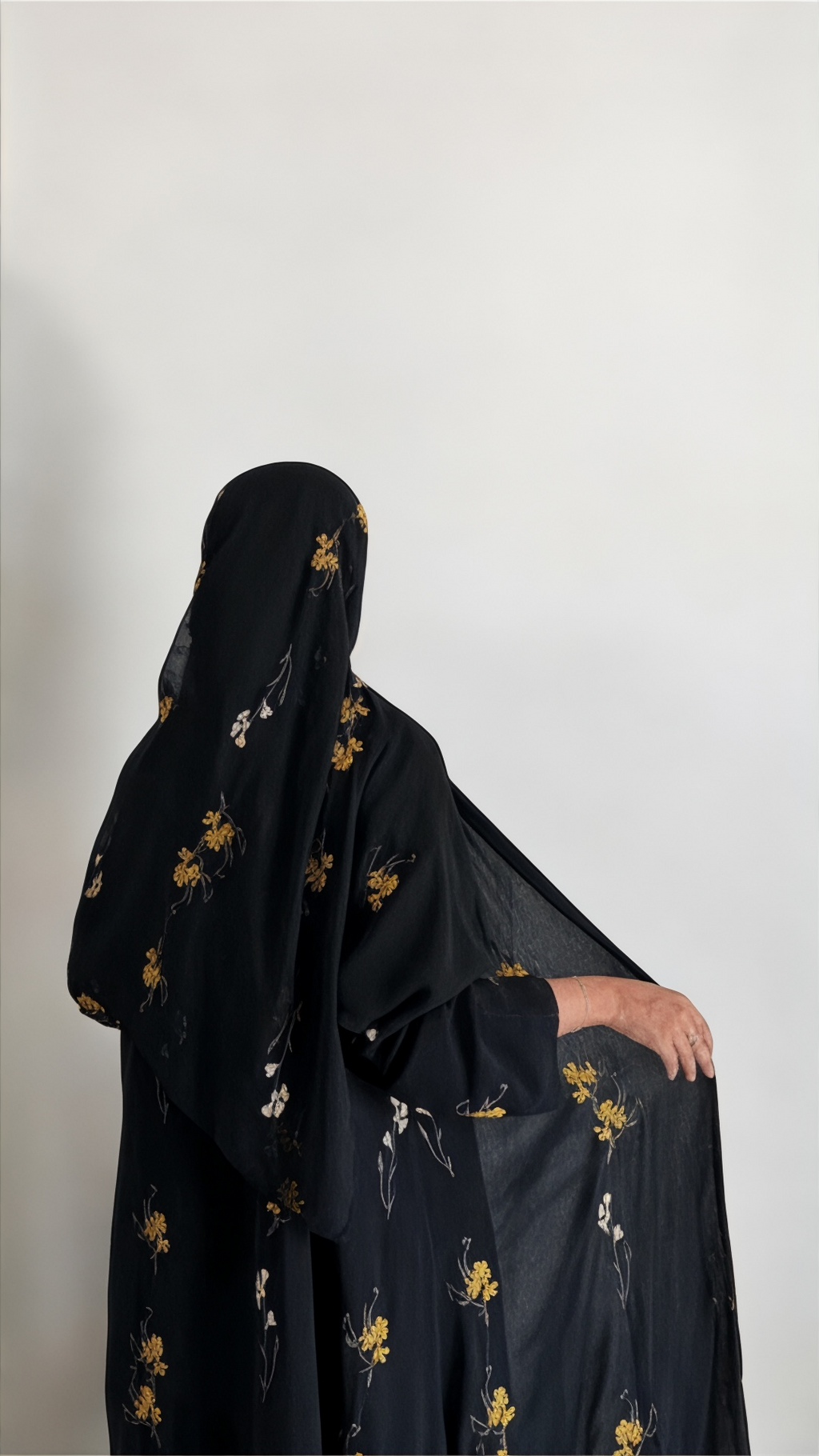 شيفون مطرز ورود صفرا - كلوش