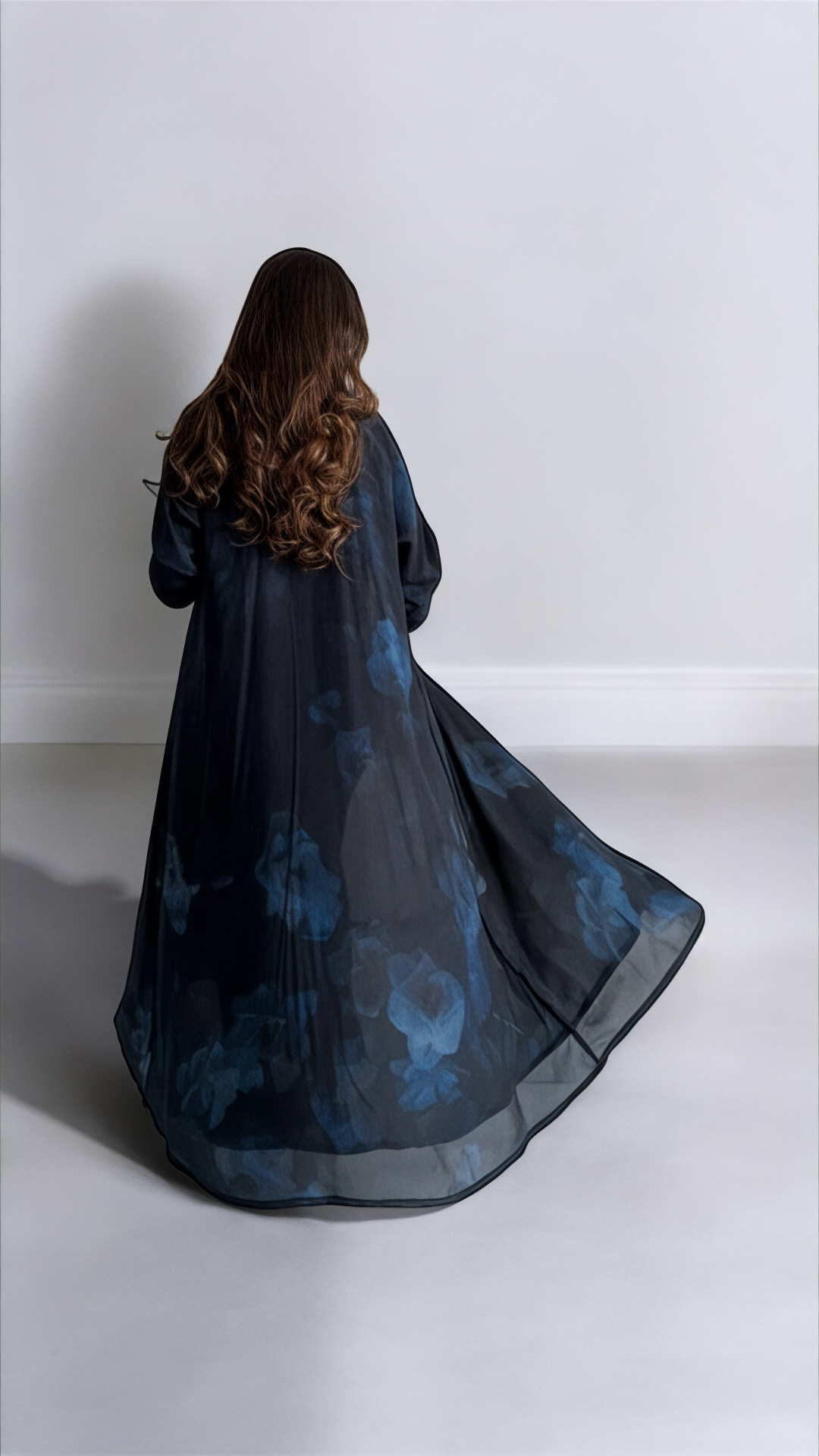 عبايه شيفون مطبوع ورود زرقاء